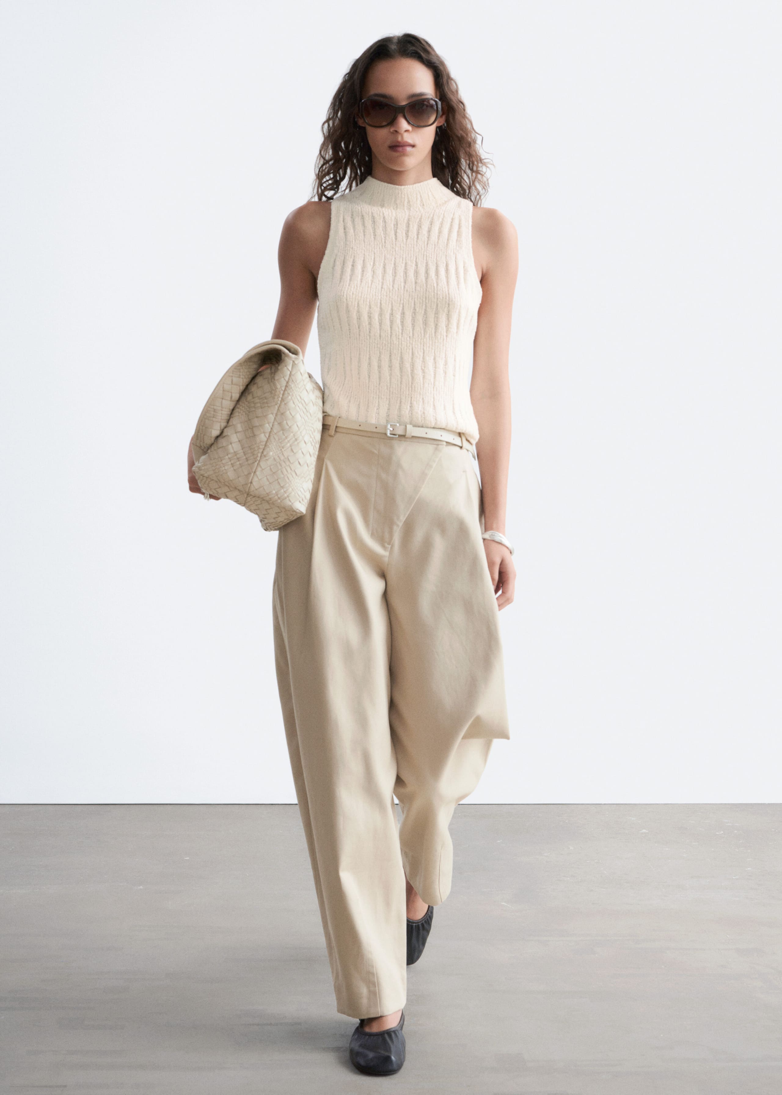 Broek met ronde pijpen - Lichtbeige - Lookbook