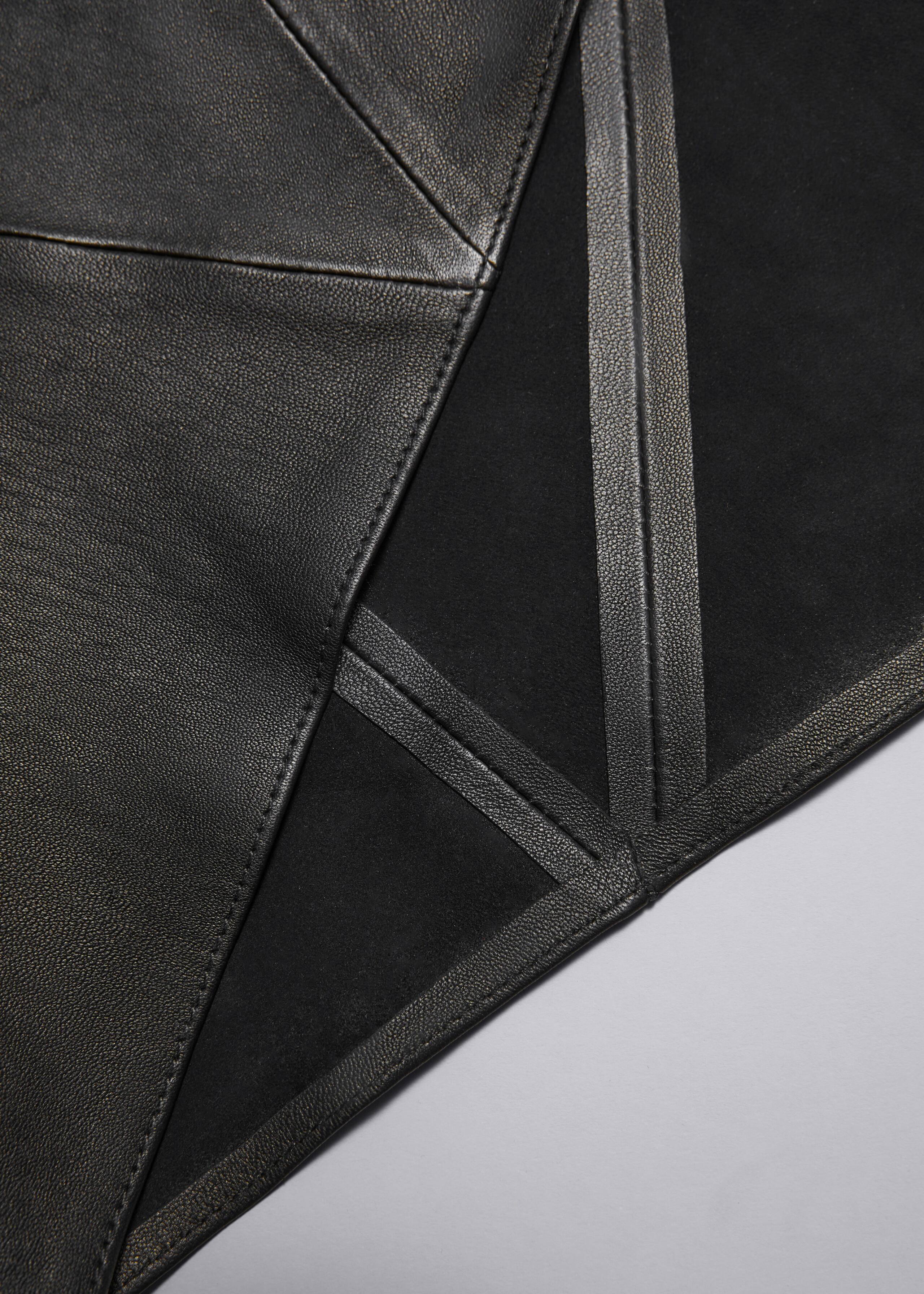 Skórzana chusta – {{variantName}} – Szczegół