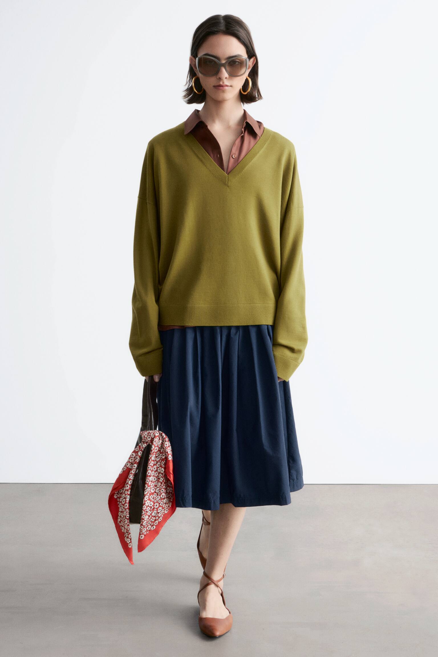 V-Neck Merino Wool Jumper - Khaki Green/כחול כהה - 7