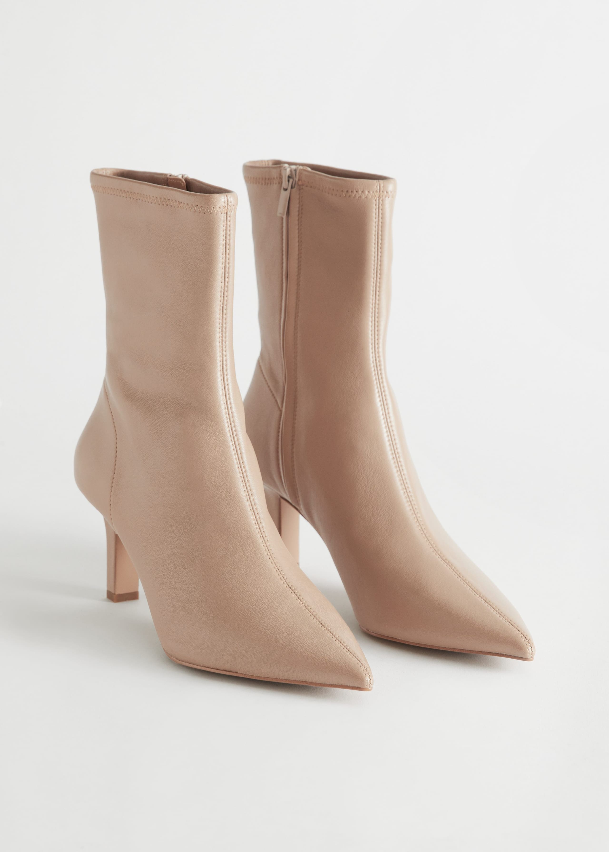PointedSuedeSockBoots - Beige - Natura morta