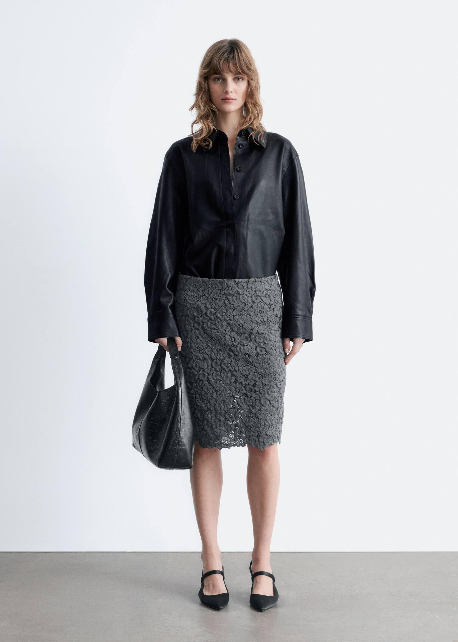 Midilang pencil-nederdel i blondestof - Mørkegrå - 4