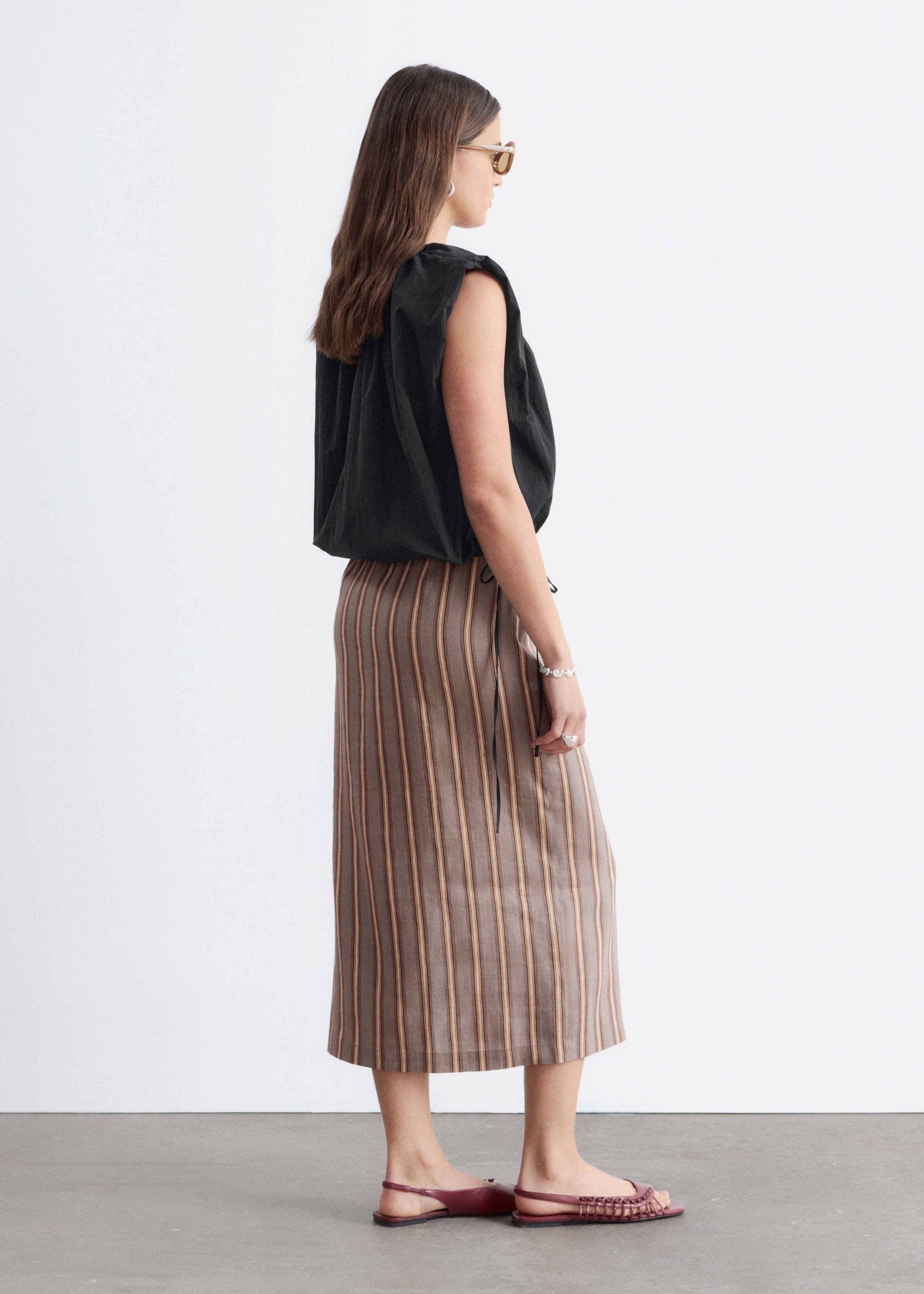 Crop top con arricciature - Nero - Lookbook