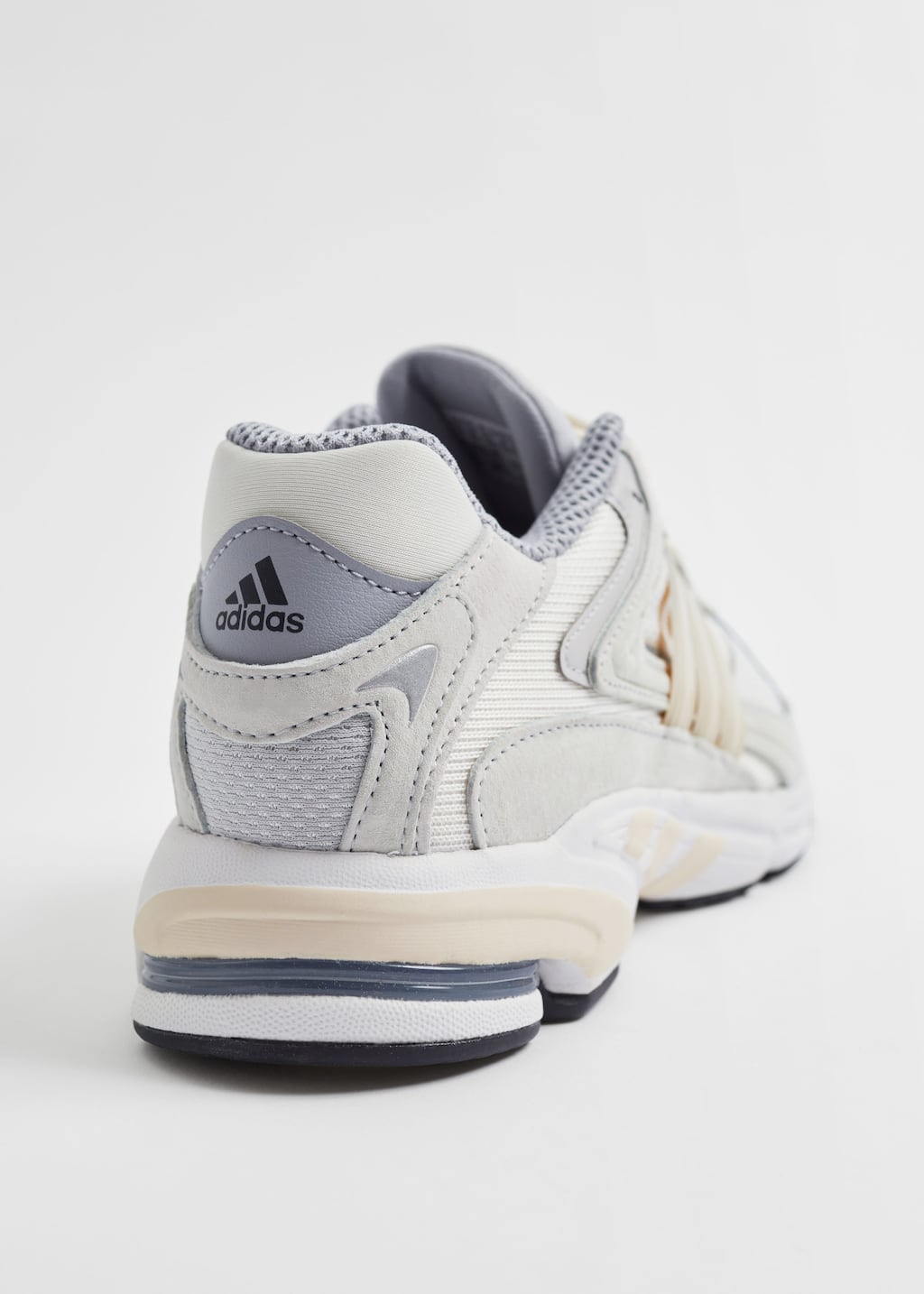 adidas Originals Response CL - {{variantName}} - Detalle descriptivo