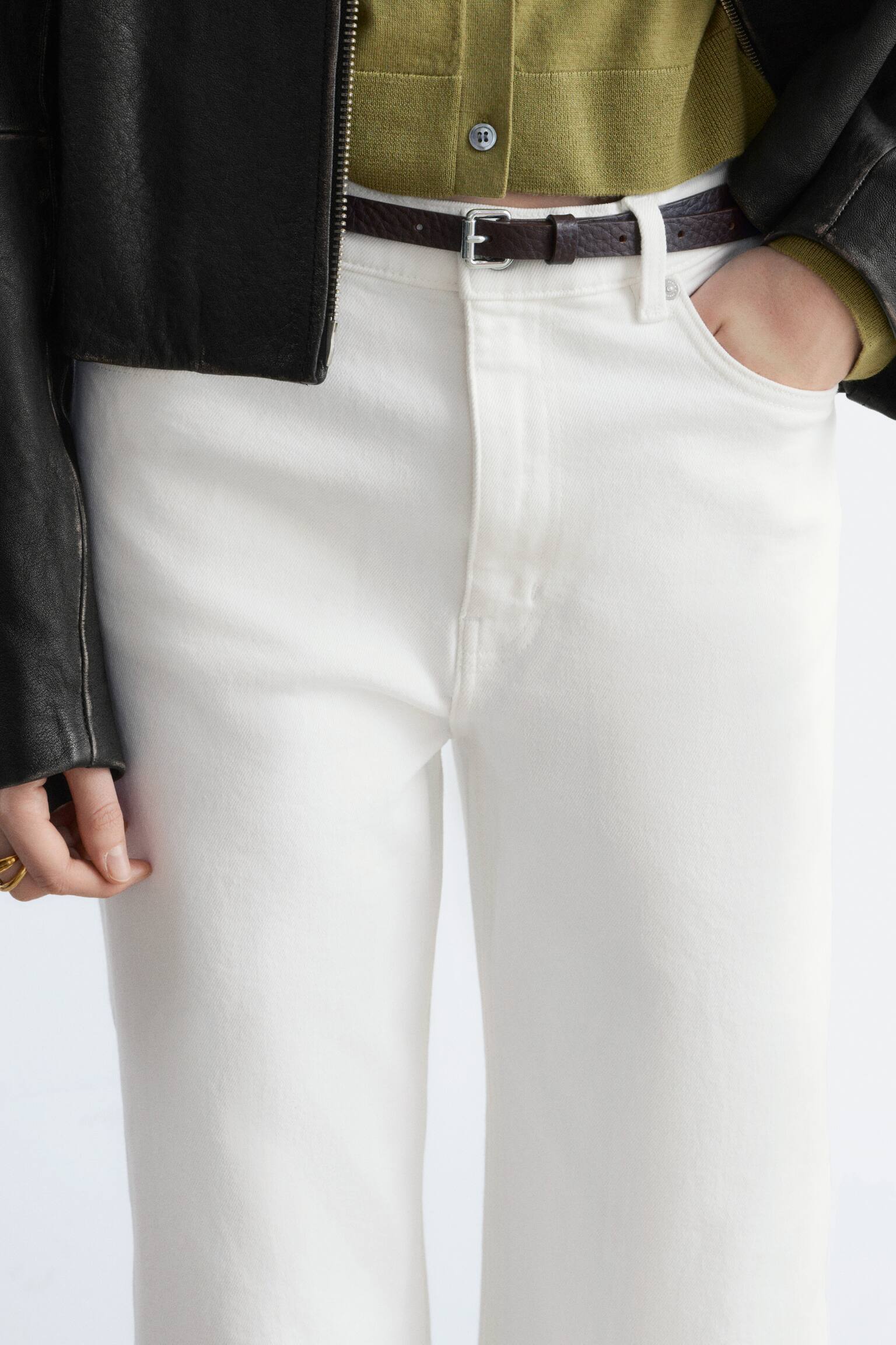 Verkürzte Jeans mit weitem Bein - Weiß/Mittelblau/Hellblau/Schwarz - 8