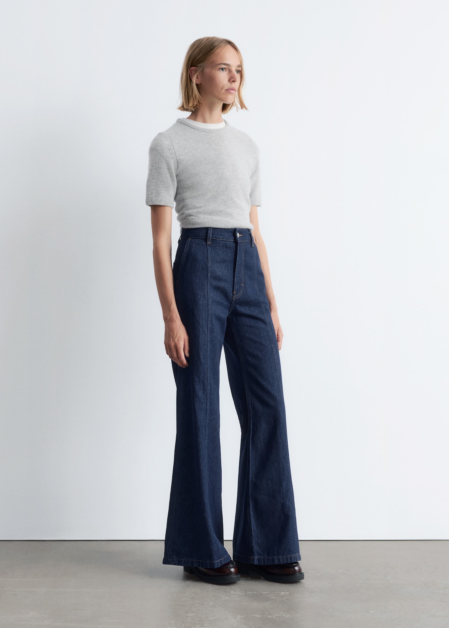 Calças de ganga bootcut com costuras dobradas - Azul médio - 4