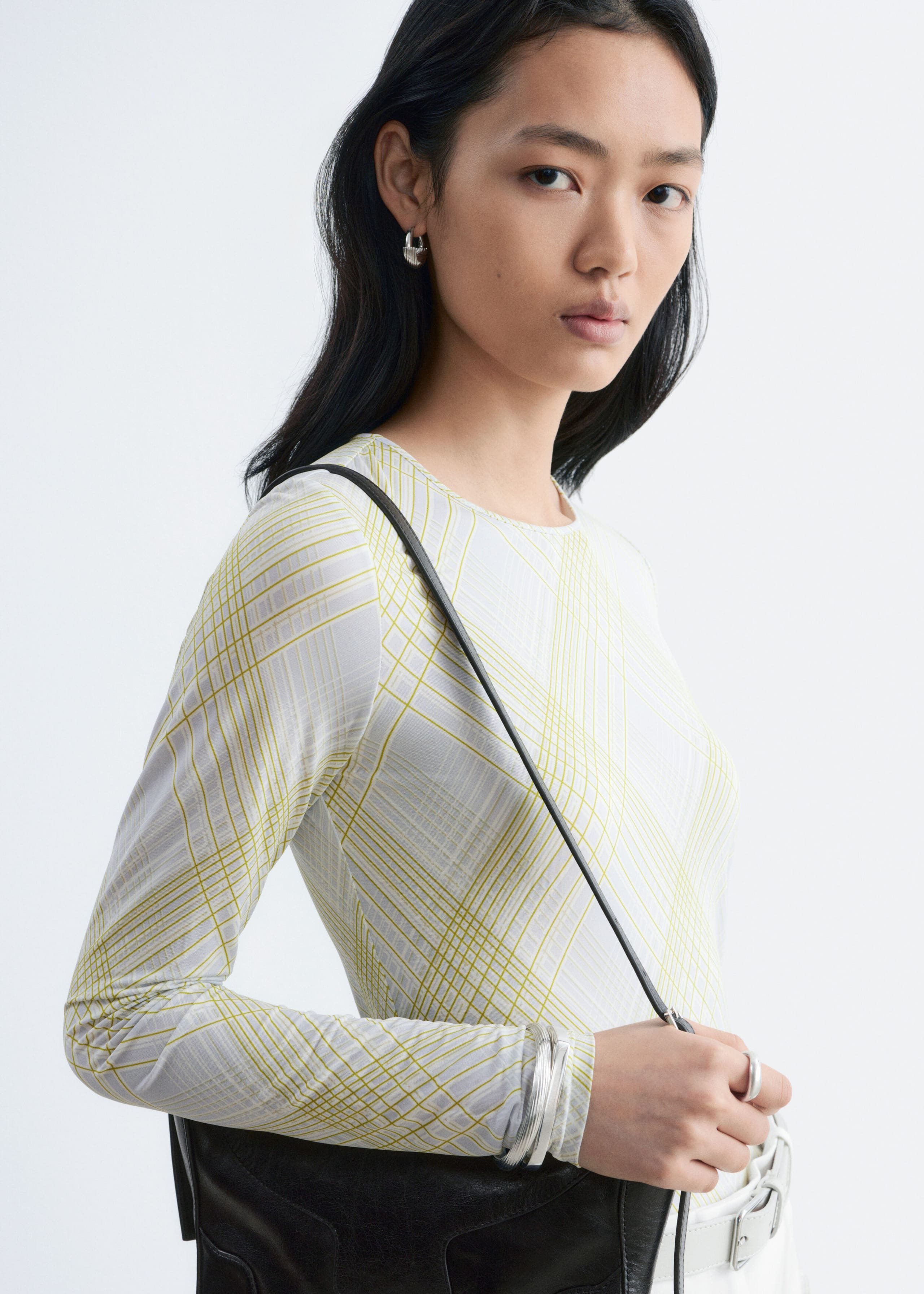 Bracciale rigido testurizzato - Argento - Lookbook