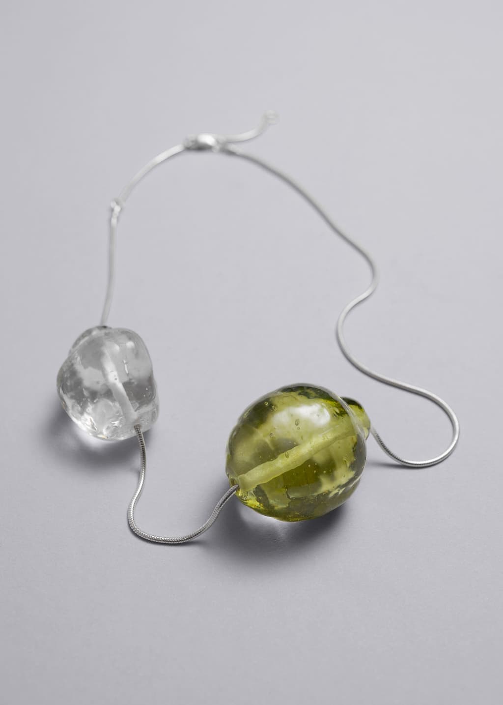Collana in argento sterling con perle in vetro - {{variantName}} - Descrizione dettagliata