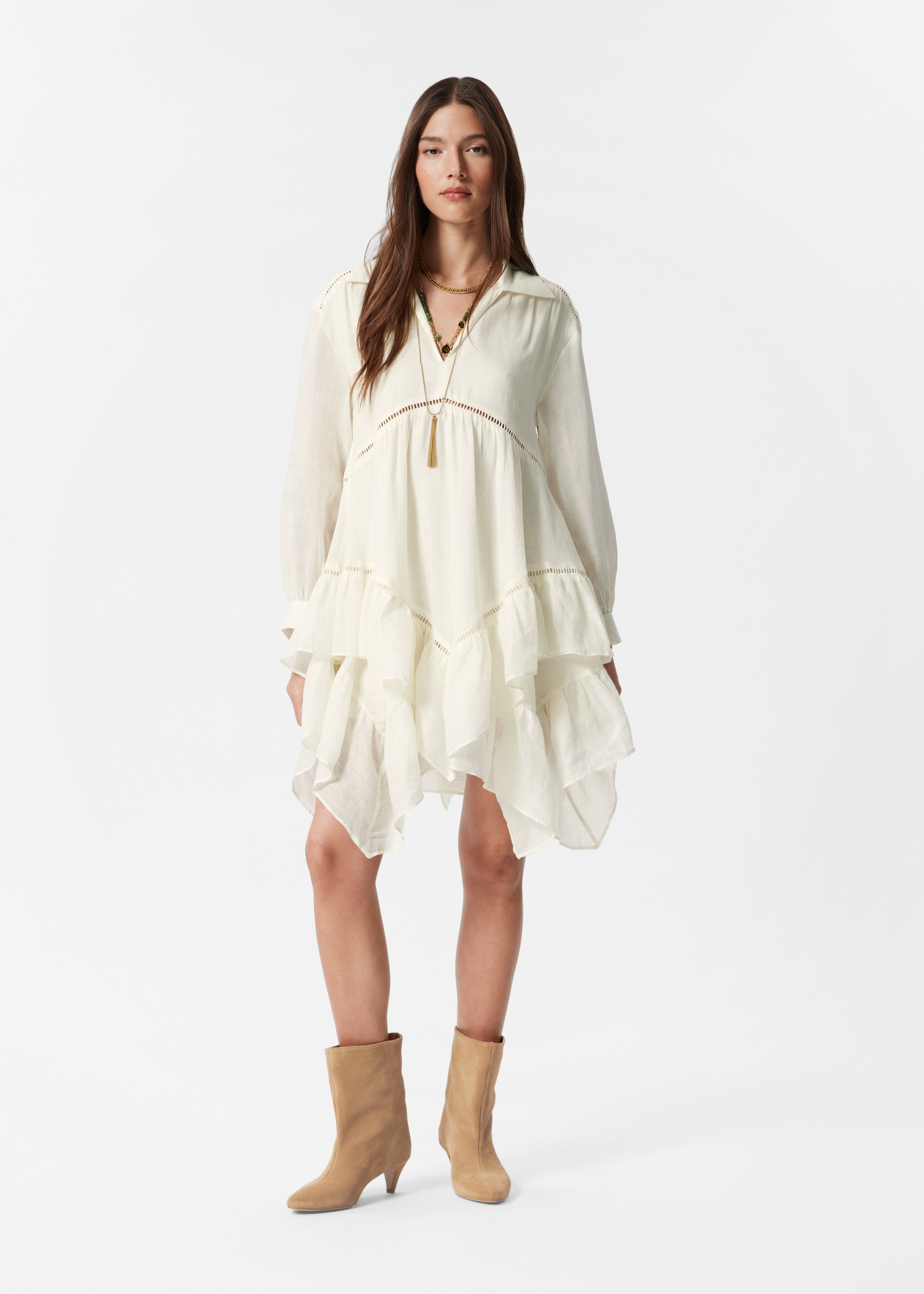 Mini šaty z ramie s volánmi - Biela