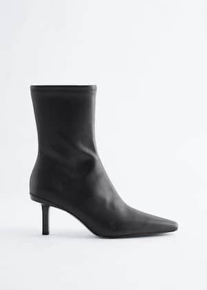 Ankelboots i stretchigt läder