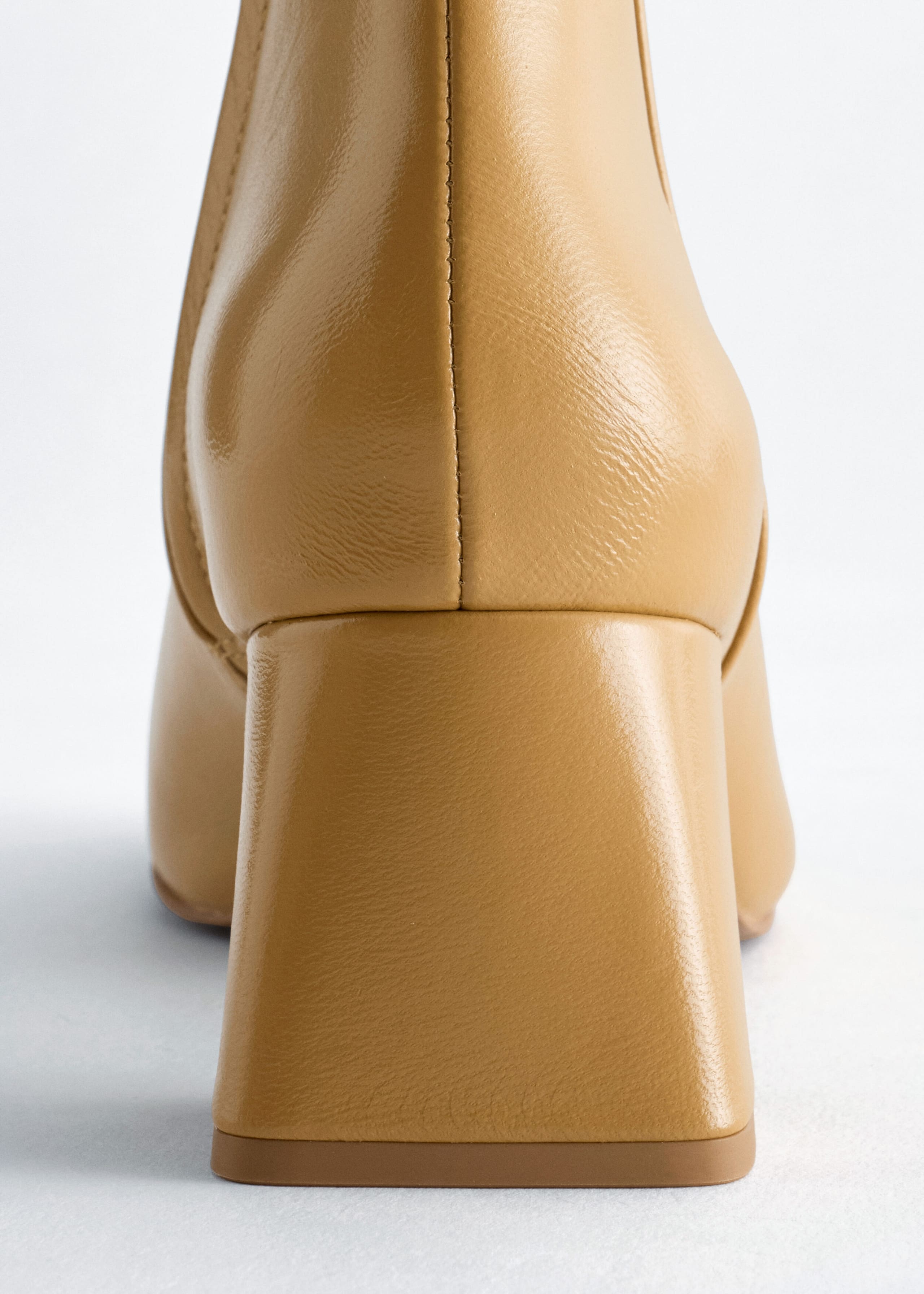 Stiefeletten aus Leder - {{variantName}} - Beschreibendes Detail