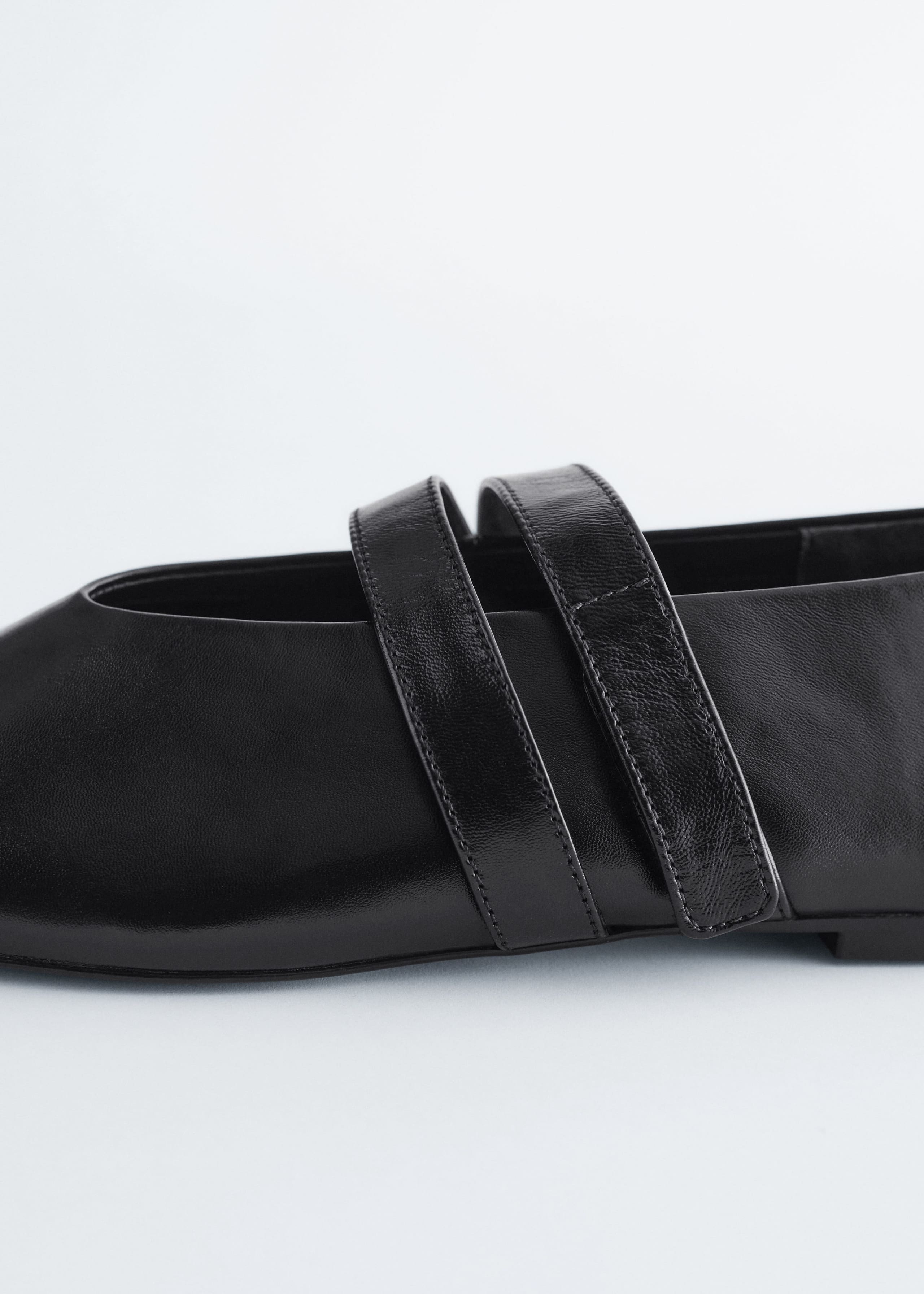 Cross-Strap Leather Ballet Flats - {{variantName}} - Descriptive Detail