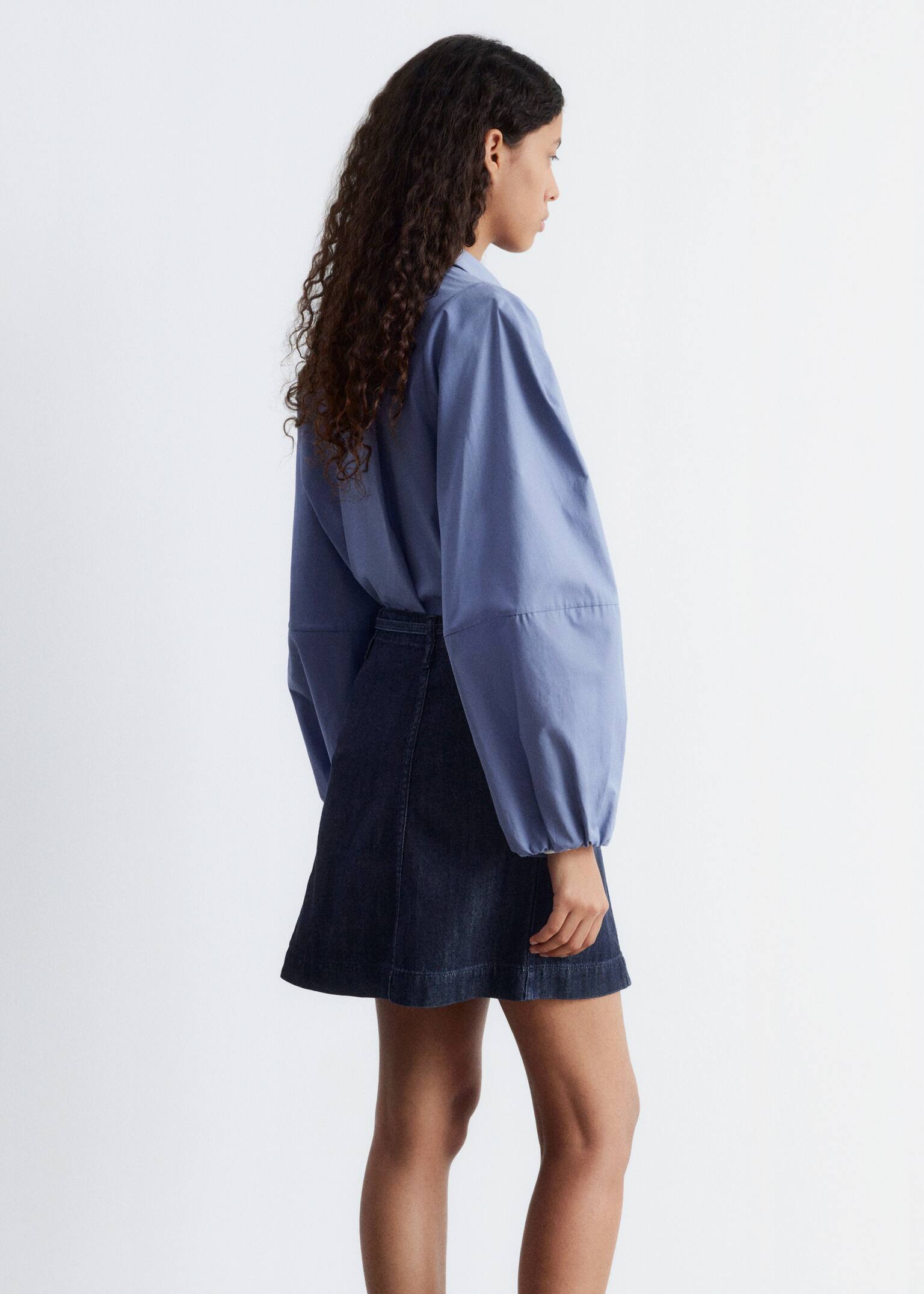 Bluse mit voluminösen Ballonärmeln - Taubenblau - 4
