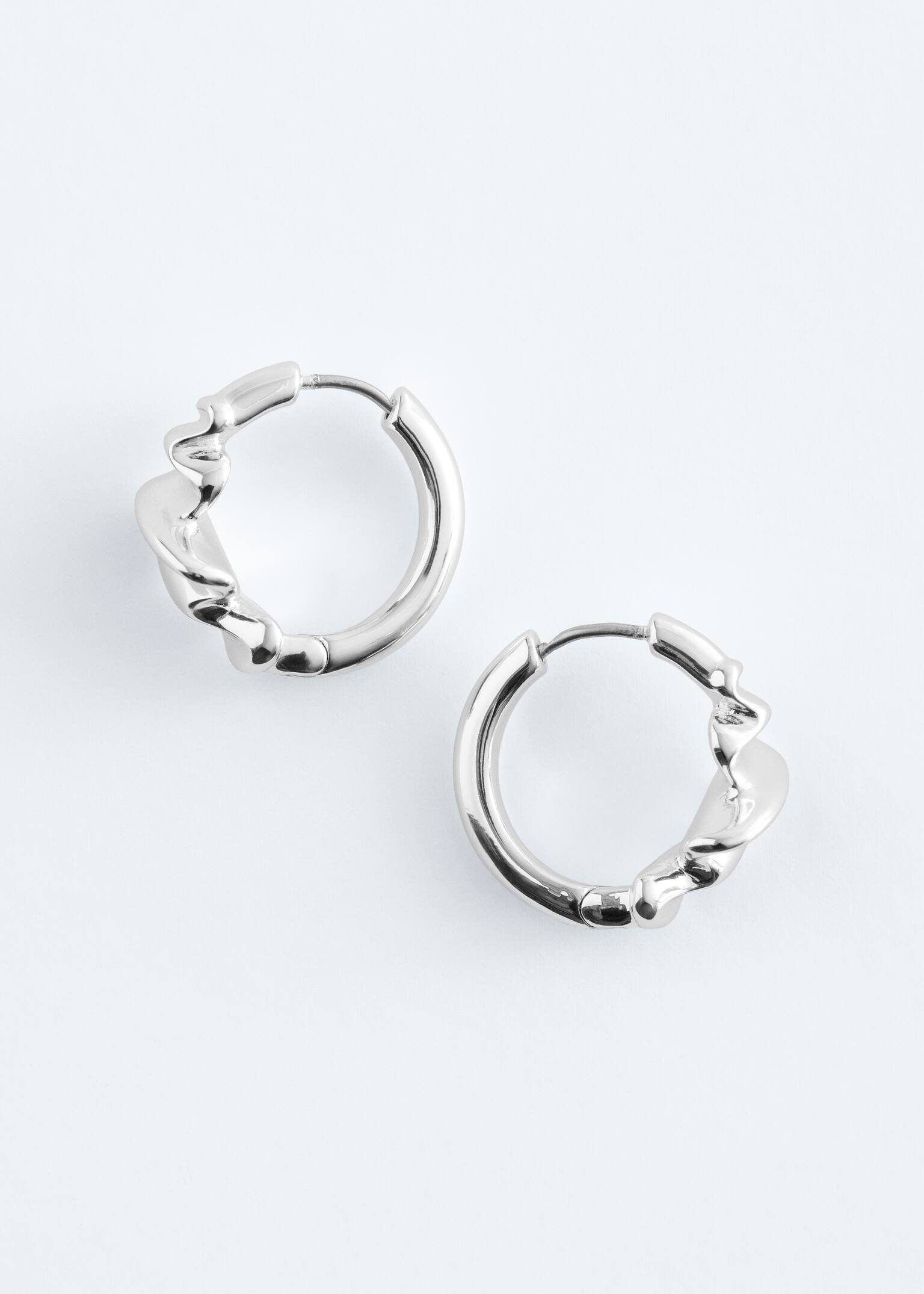 Wrinkled-Look Small Hoop Earrings - Silver/Gold