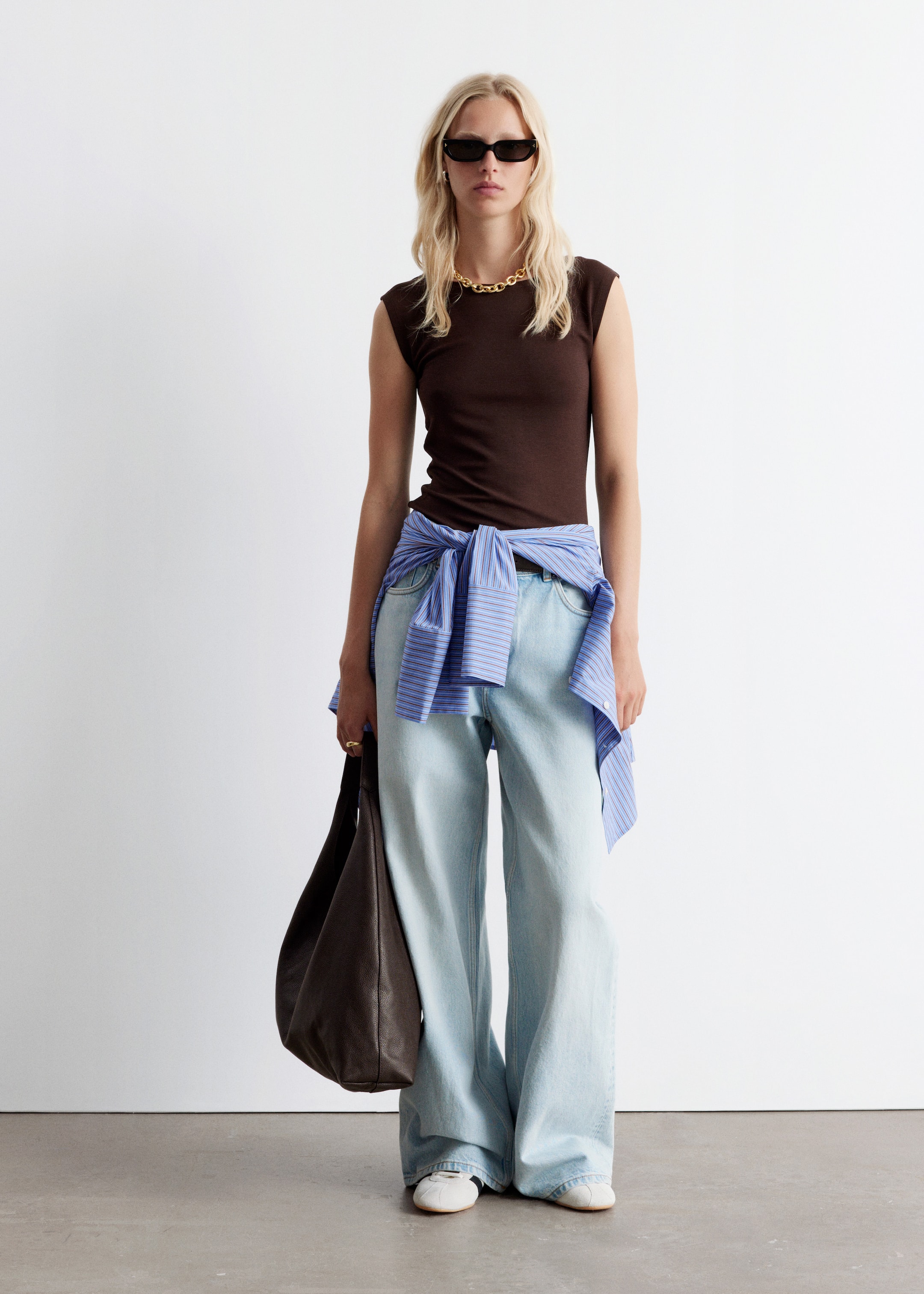Grösseres Bild ansehen: Oberteil mit V-Ausschnitt hinten - Dunkelbraun - DAMEN | H&M CH 1