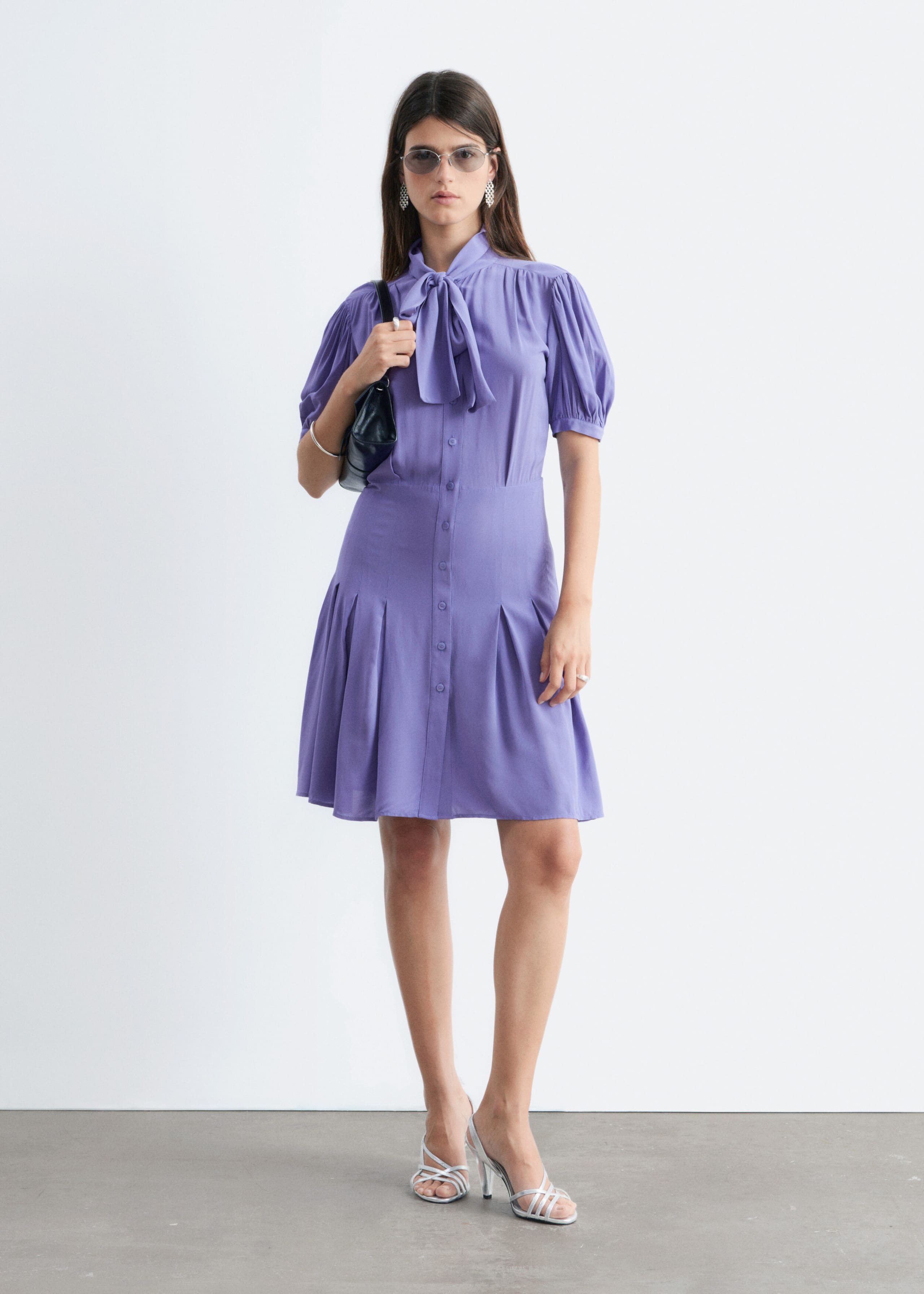 Image of Robe courte à noeud lavallière