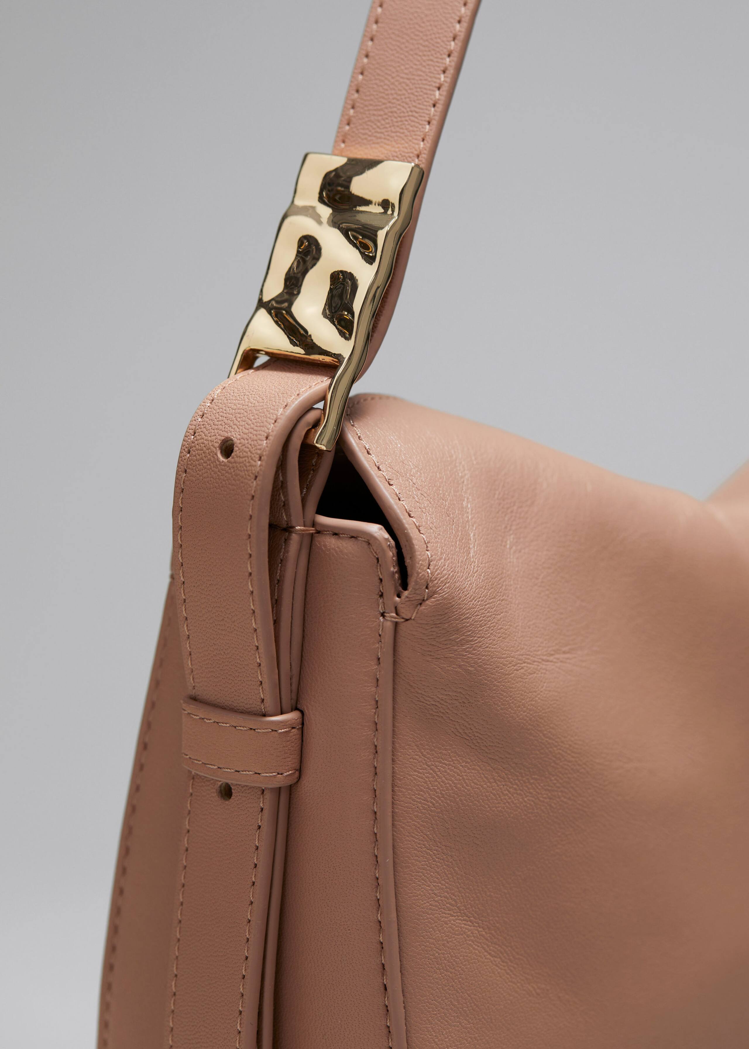 Borsa a spalla in pelle - {{variantName}} - Descrizione dettagliata