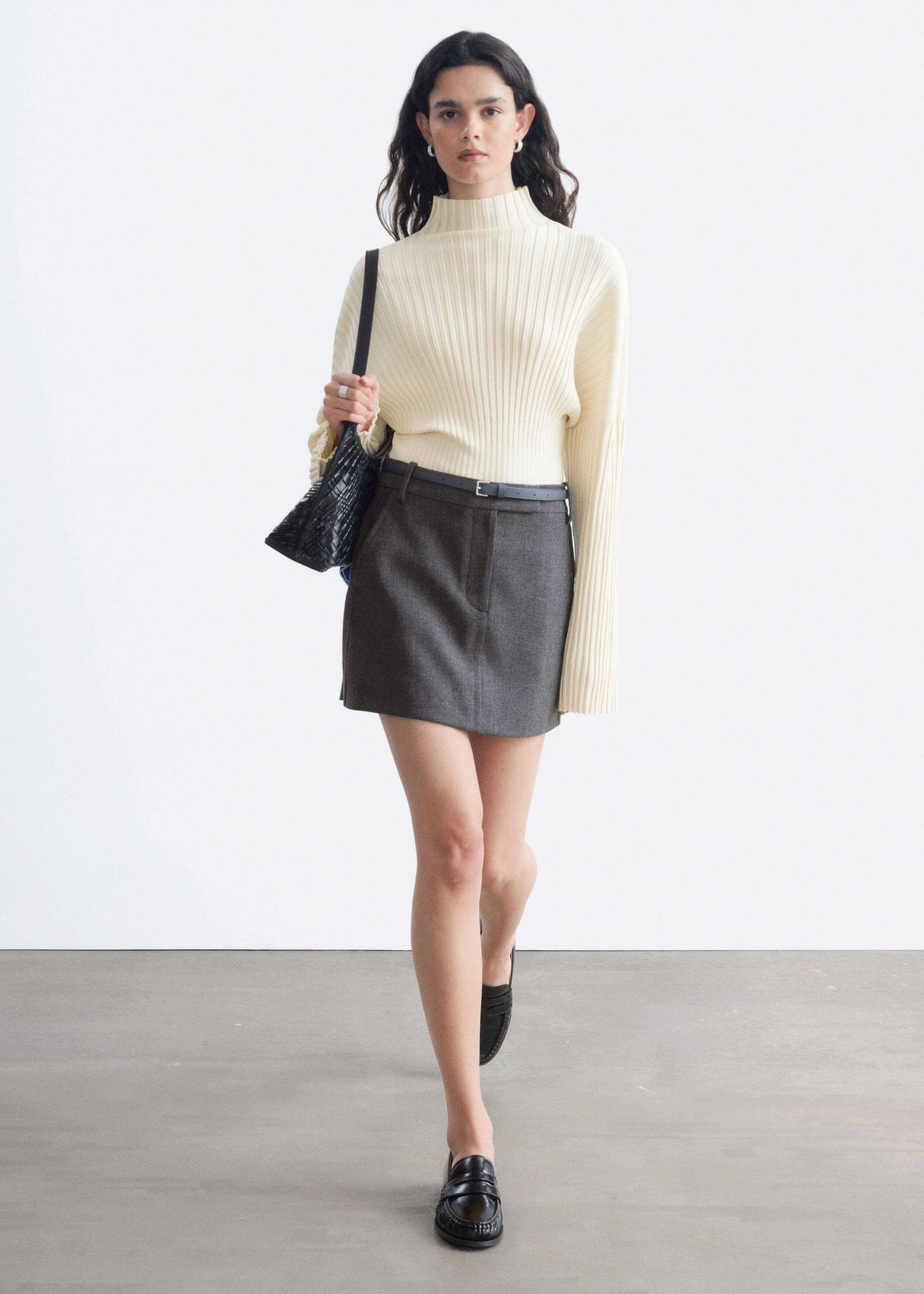 Maglione a coste con collo a lupetto - Verde - Lookbook