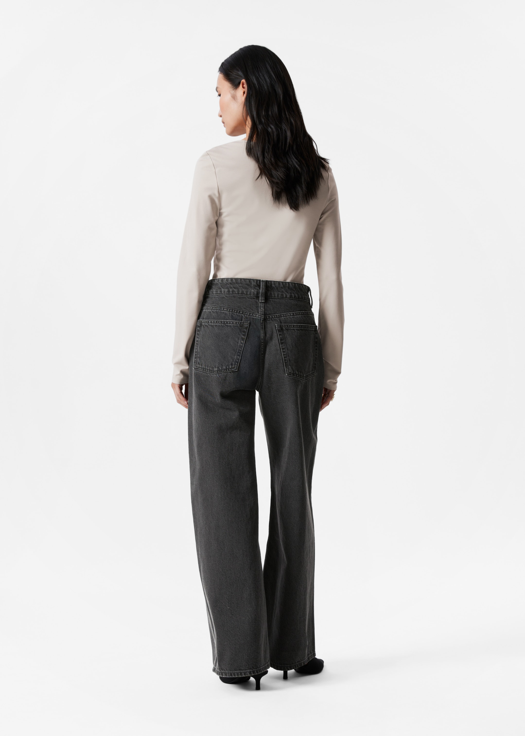 Visa större bild: Rynkad topp med spänne - Beige - DAM | H&M SE 4