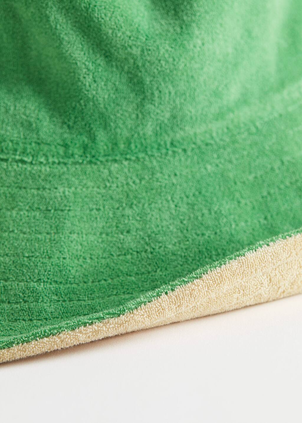 Reversible Bucket Hat - {{variantName}} - Detalle descriptivo