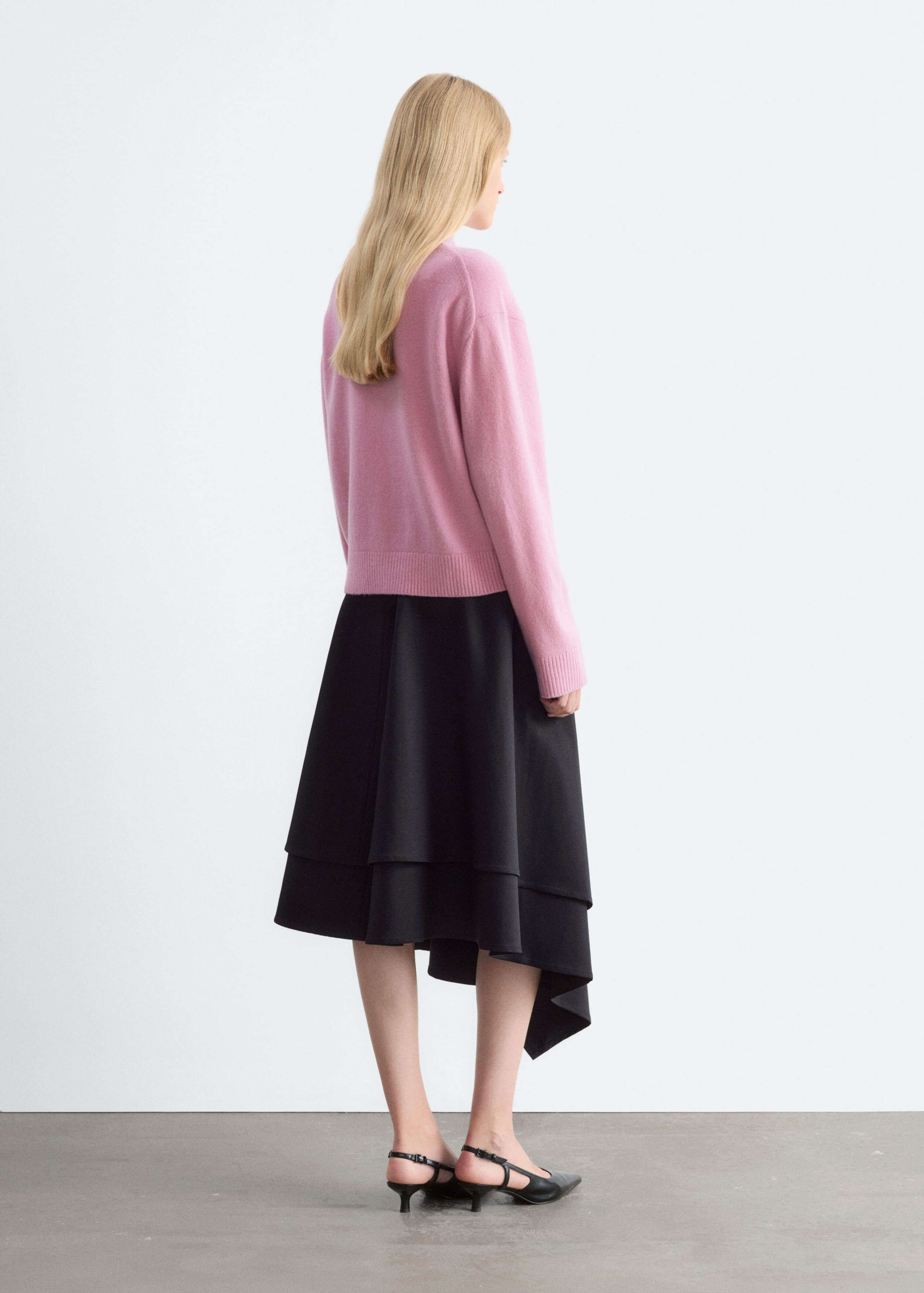 Kastenförmiger Strickpullover - Dunkelbraun - Lookbook