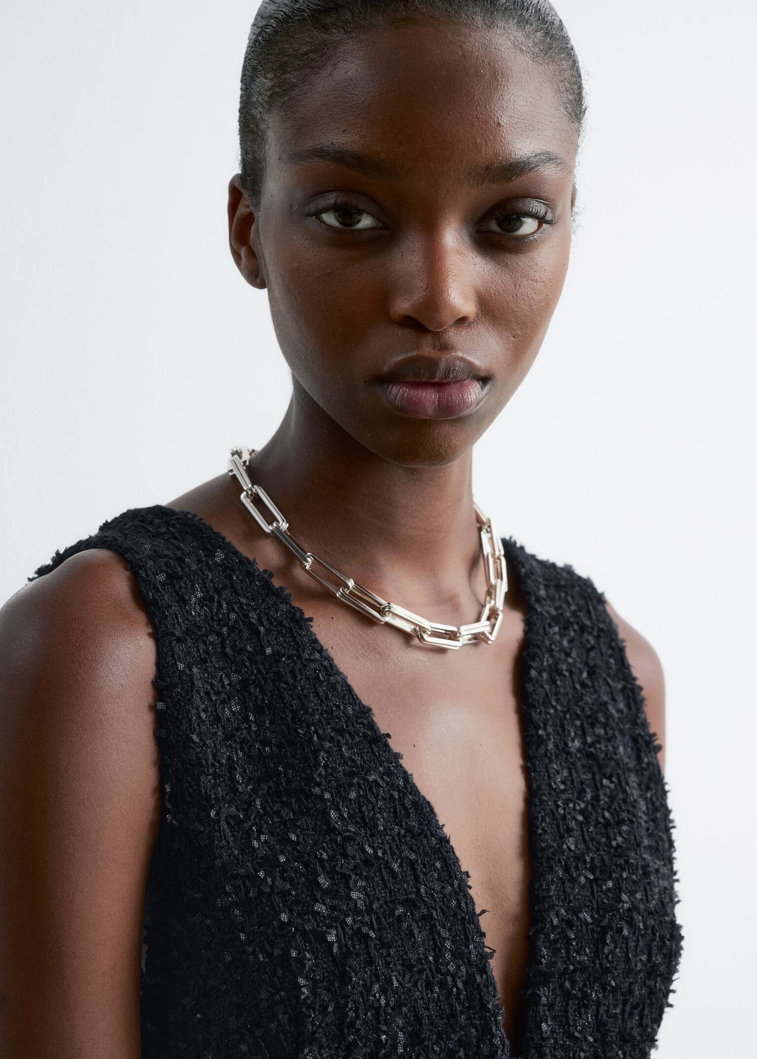 Textured V-Neck Mini Dress - שחור - 4