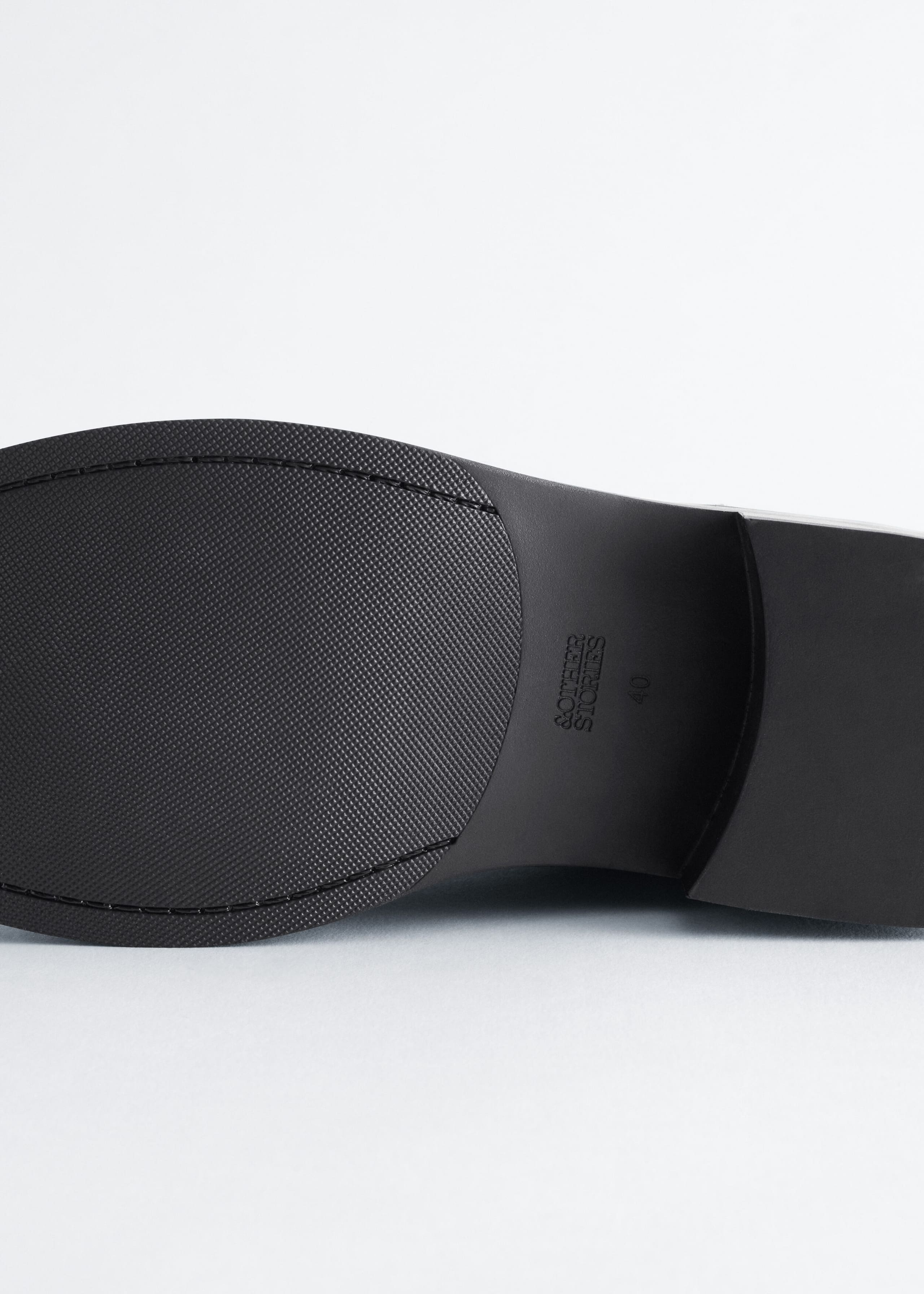 Leather Chelsea Boots - {{variantName}} - Beschreibendes Detail