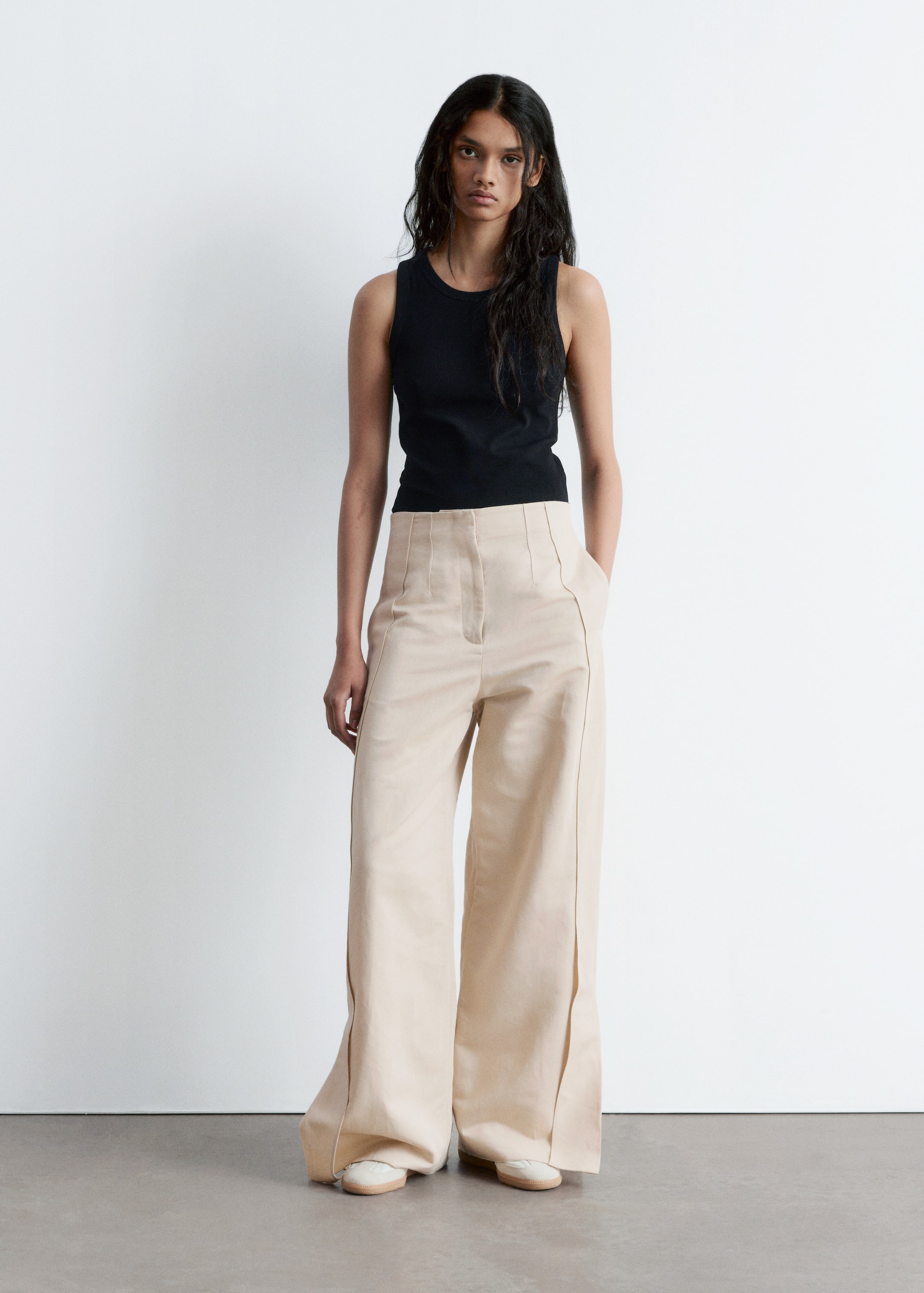 Visa större bild: Figurnära linne - Svart - DAM | H&M SE 1