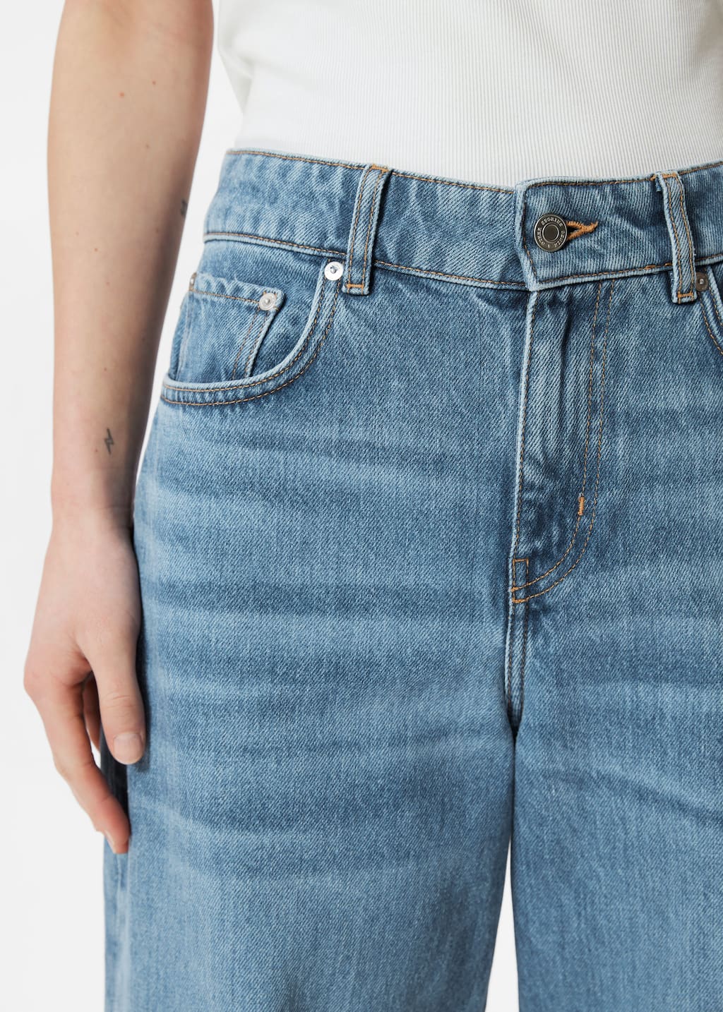 Długie szerokie jeansy – Niebieski – Lookbook
