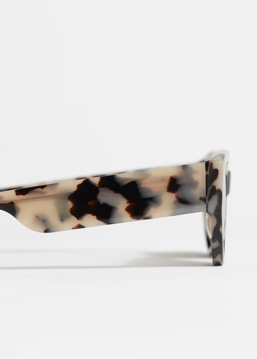 Polarized Cat-Eye Sunglasses - {{variantName}} - Descriptive Detail