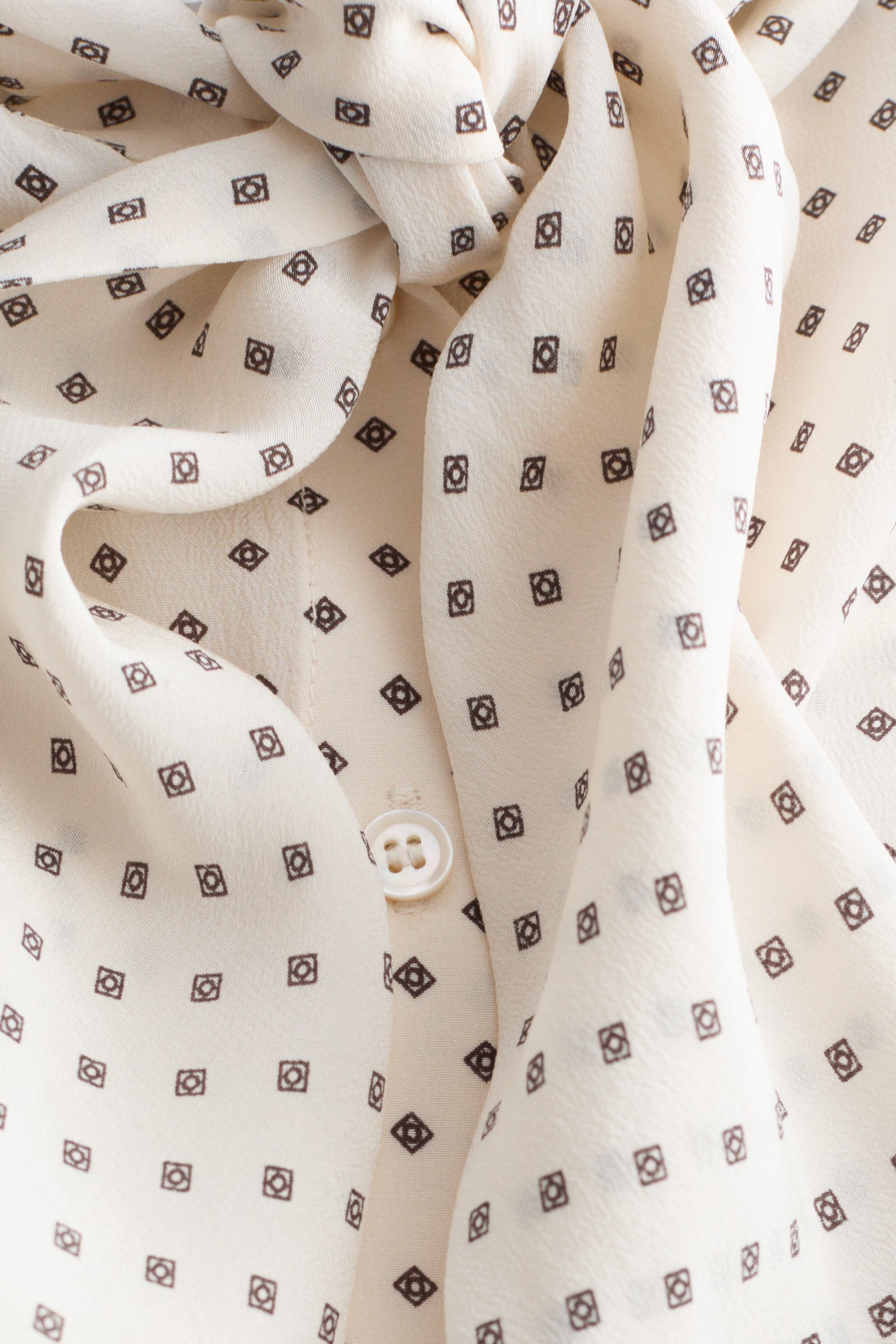 Camicetta in seta stampata annodata sul collo - Bianco/Motivo - 3