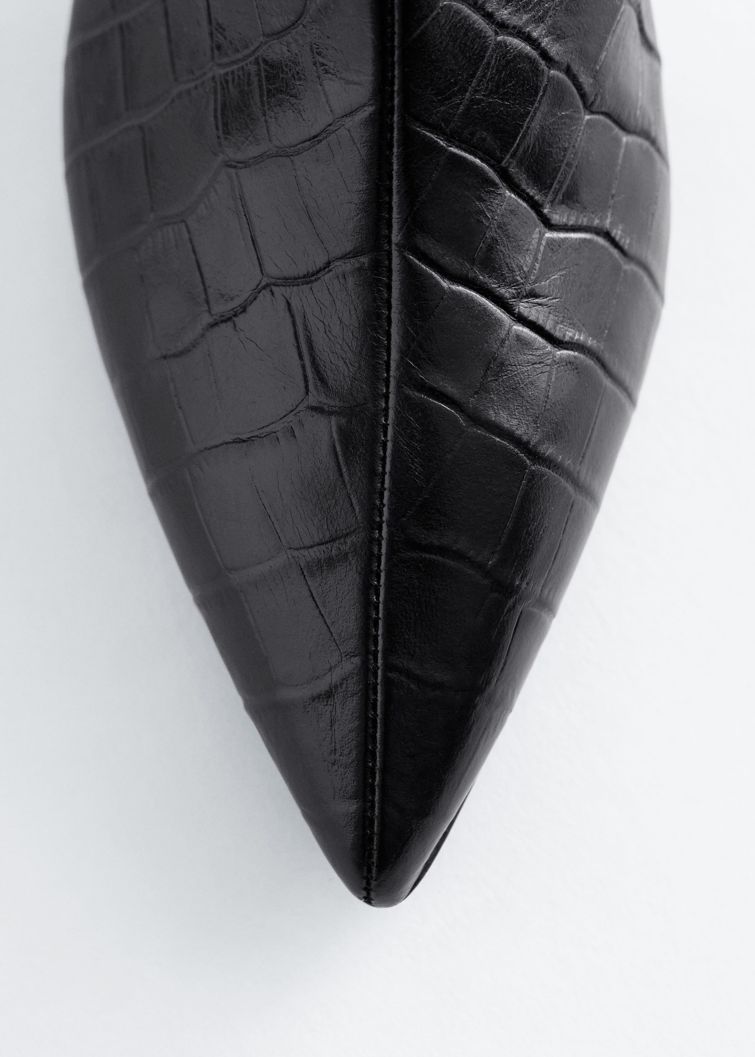 Image of Kniehohe Lederstiefel mit Kitten-Heel