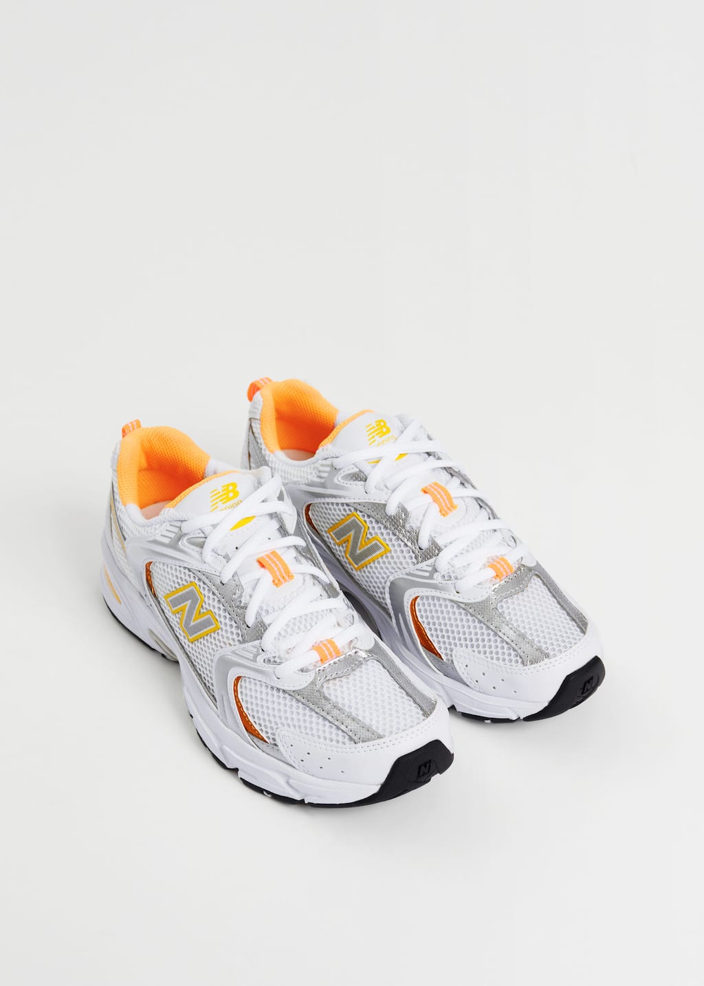 Sneakersy New Balance 530 – Szary – Martwa natura
