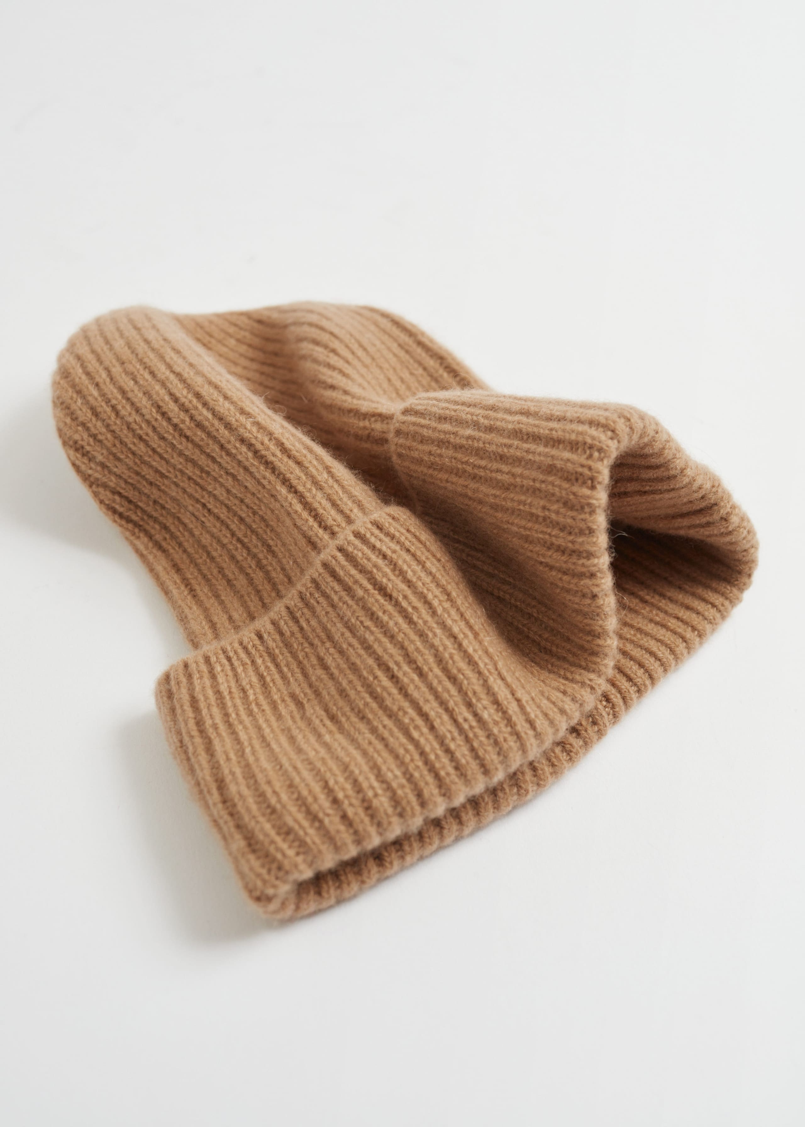 Ribbed Cashmere Knit Beanie - {{variantName}} - Descrizione dettagliata