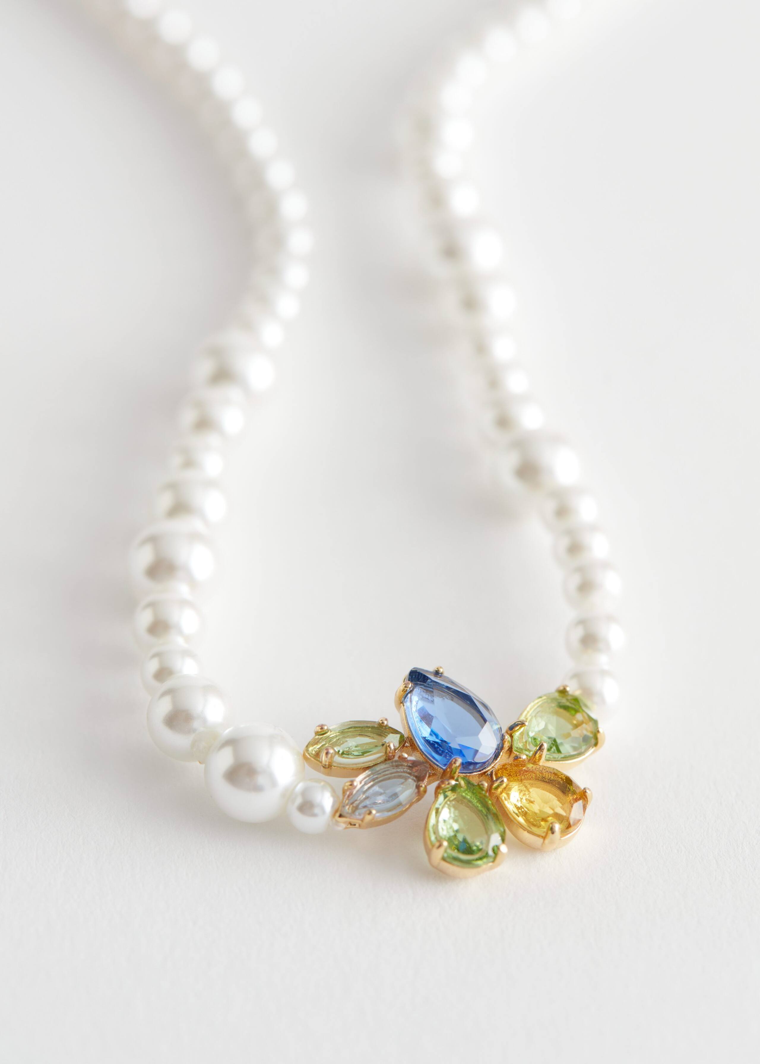 Collier en nacre - {{variantName}} - Descriptive Detail