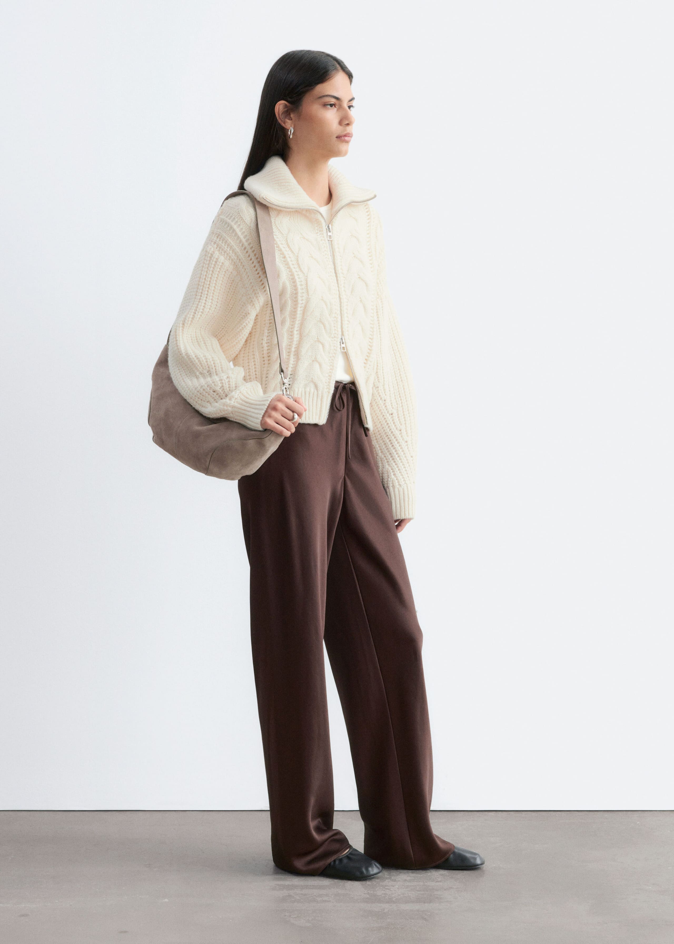 Satynowe spodnie – Ciemnobrązowy – Lookbook