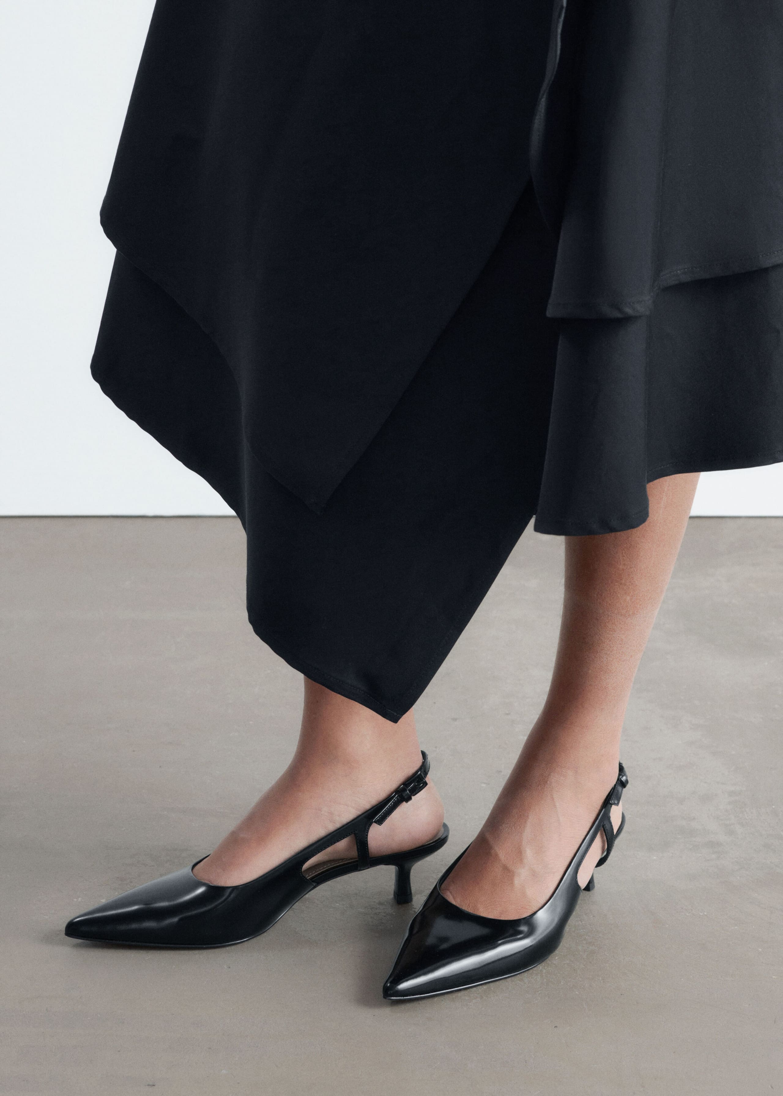 Skórzane czółenka Slingback – Czarny – Lookbook