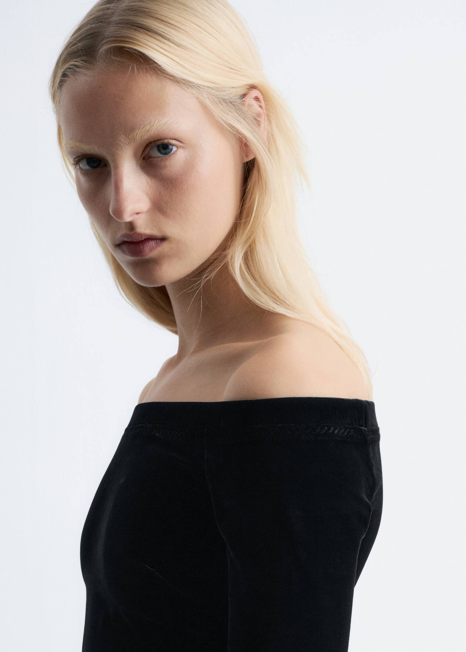 Off-Shoulder Velvet Midi Dress - שחור - 5