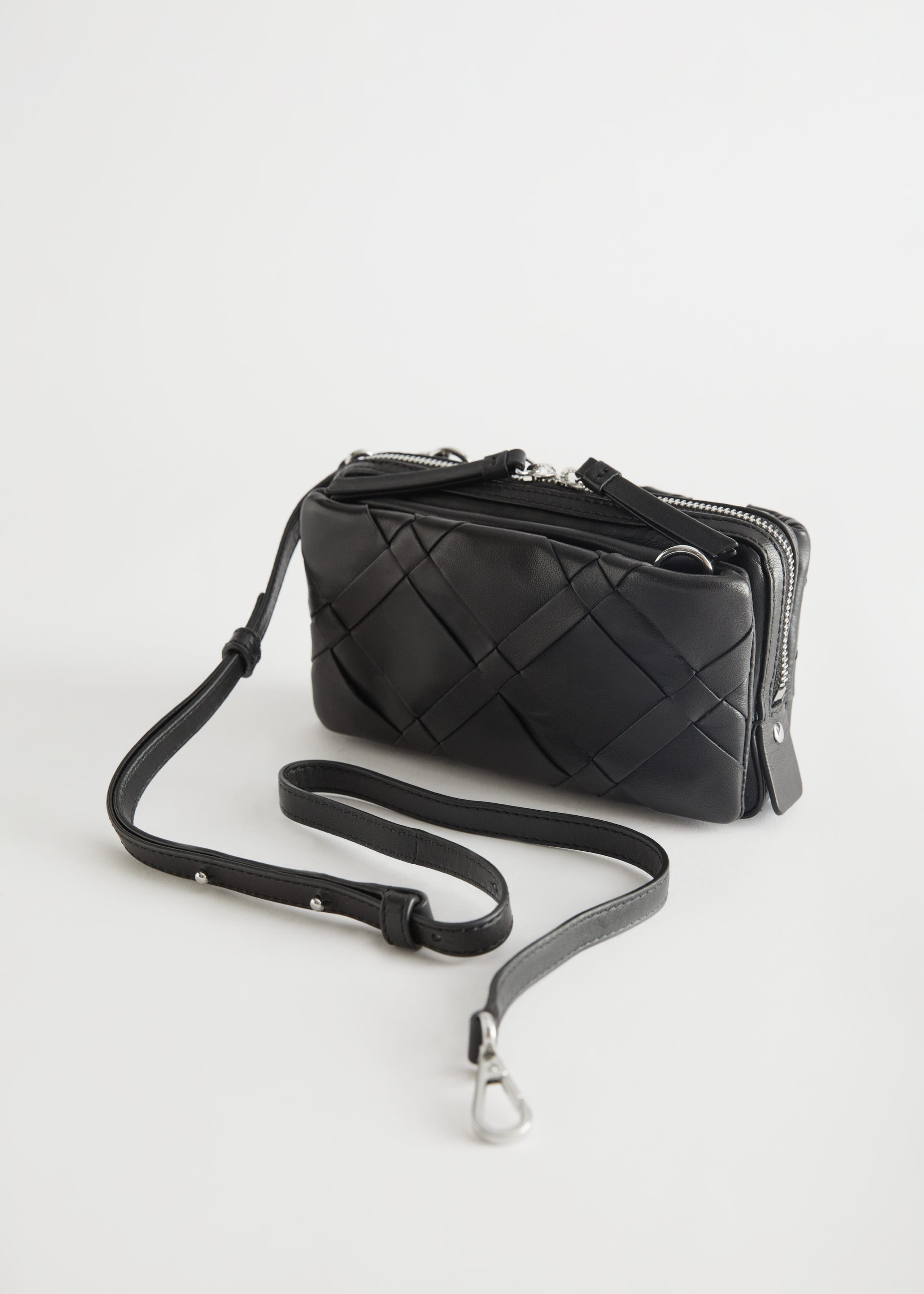 Leather Crossbody Bag - Black - Natura morta