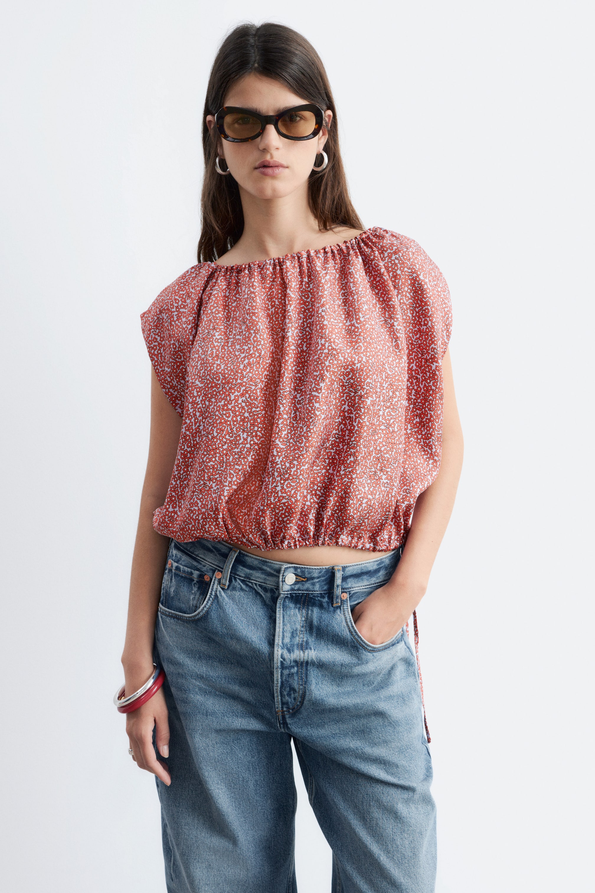 Näytä suurempi kuva: Printtikuvioitu silkkitoppi vetonyöreillä - Muted Red/Florals - NAISET | H&M FI 1