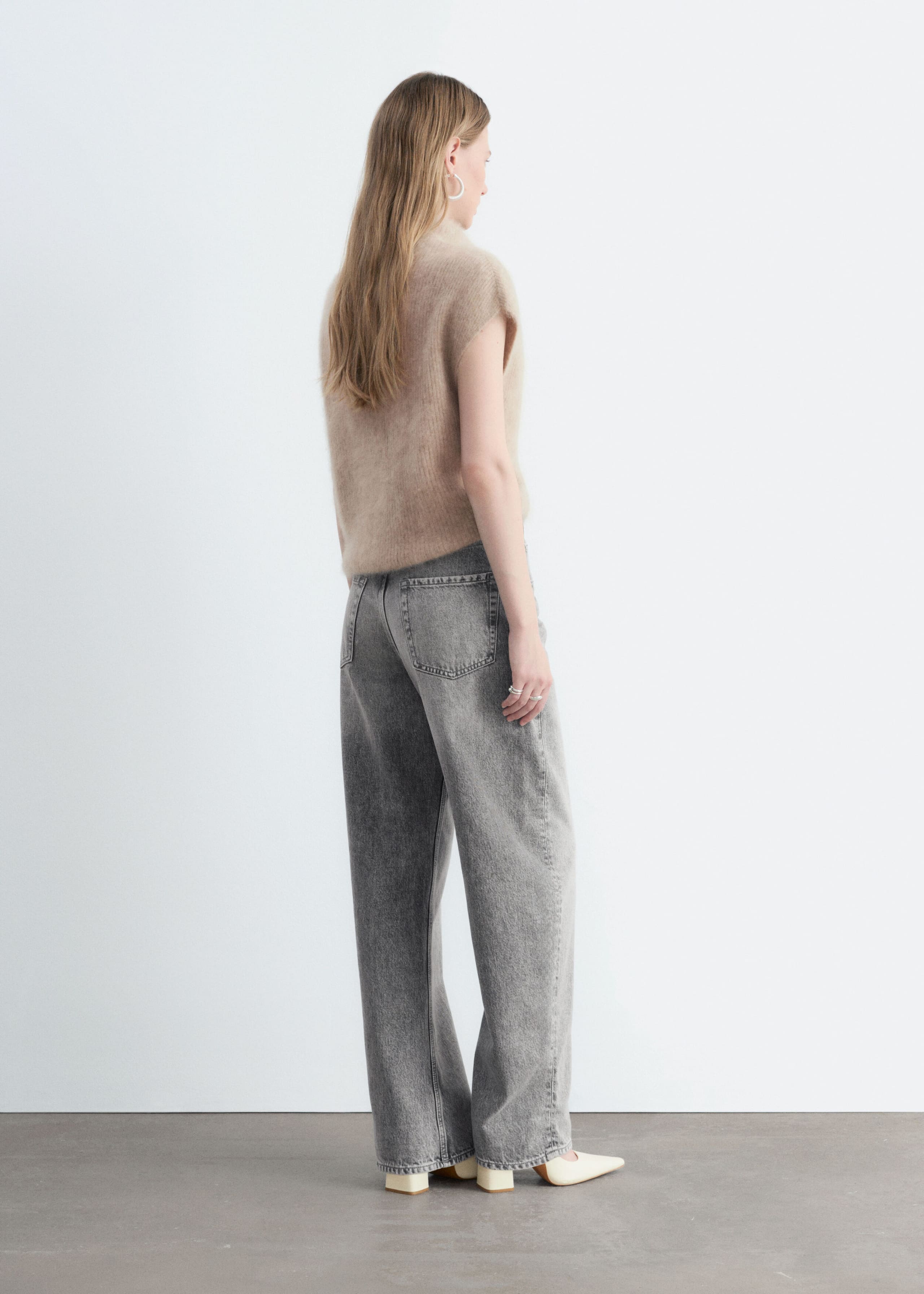 Barrel-Leg Jeans - Vintage Grey - Lookbook