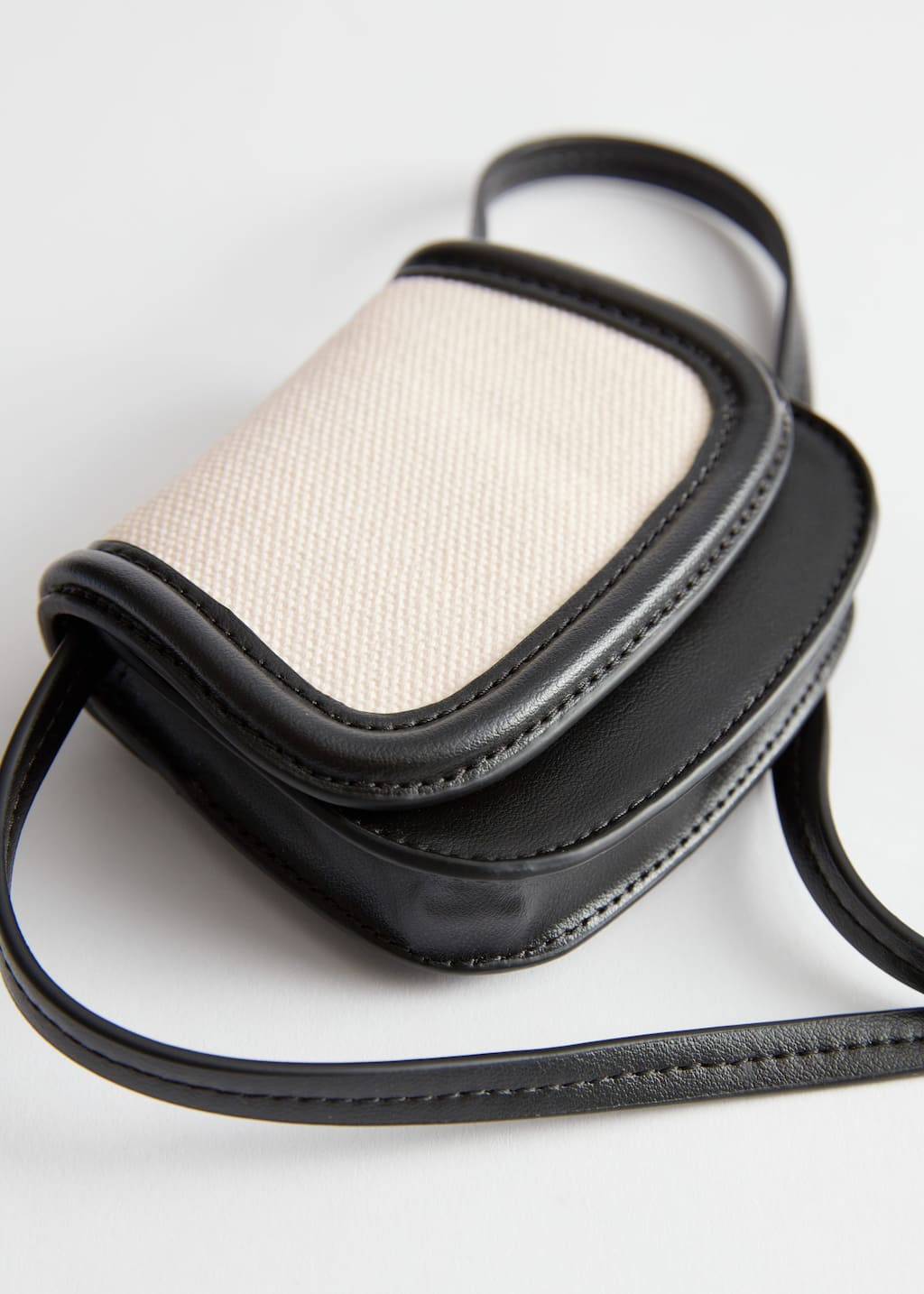 Colour Block Neck Bag - {{variantName}} - Descrizione dettagliata