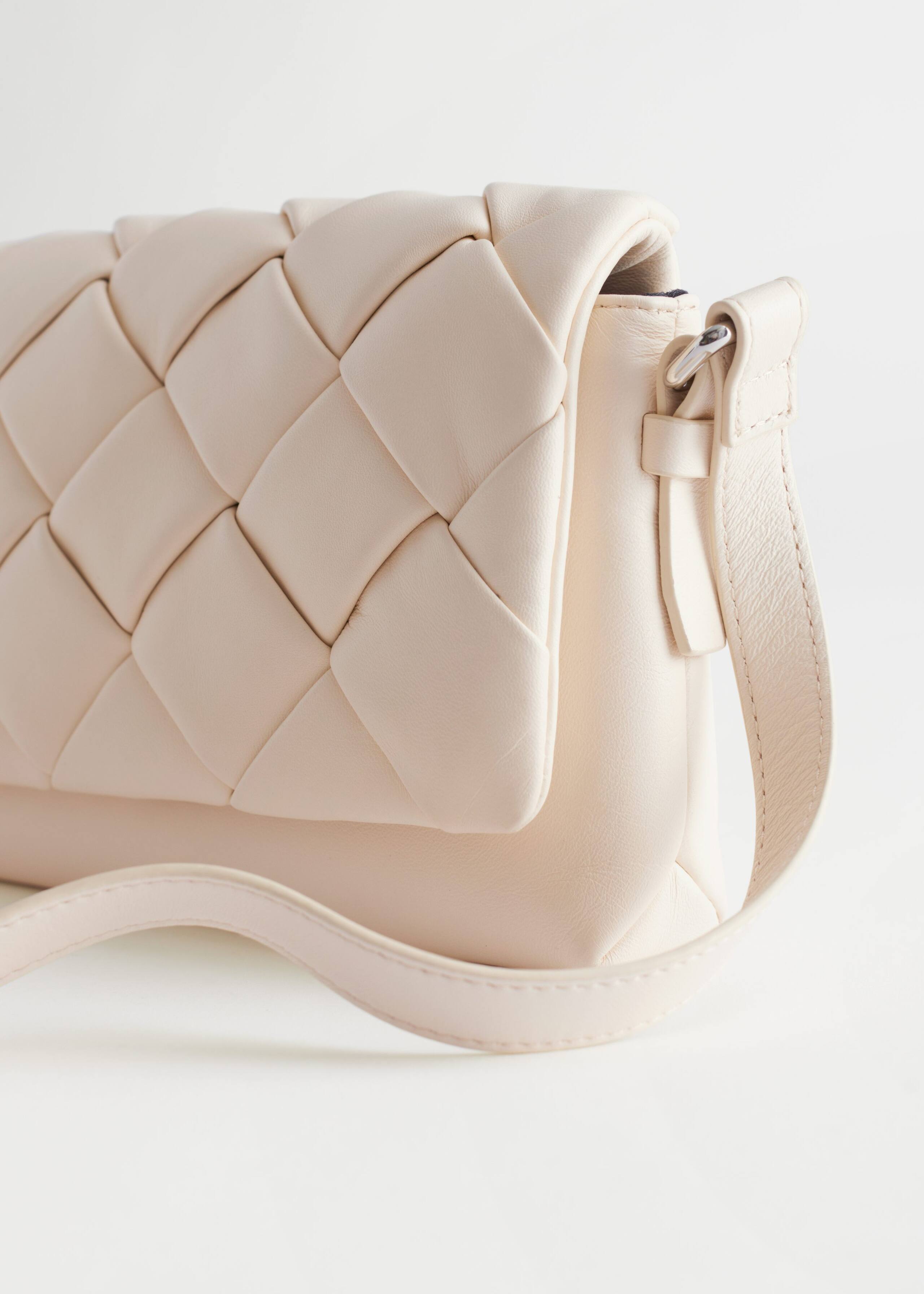 BraidedLeatherCrossbodyBag - {{variantName}} - Descrizione dettagliata