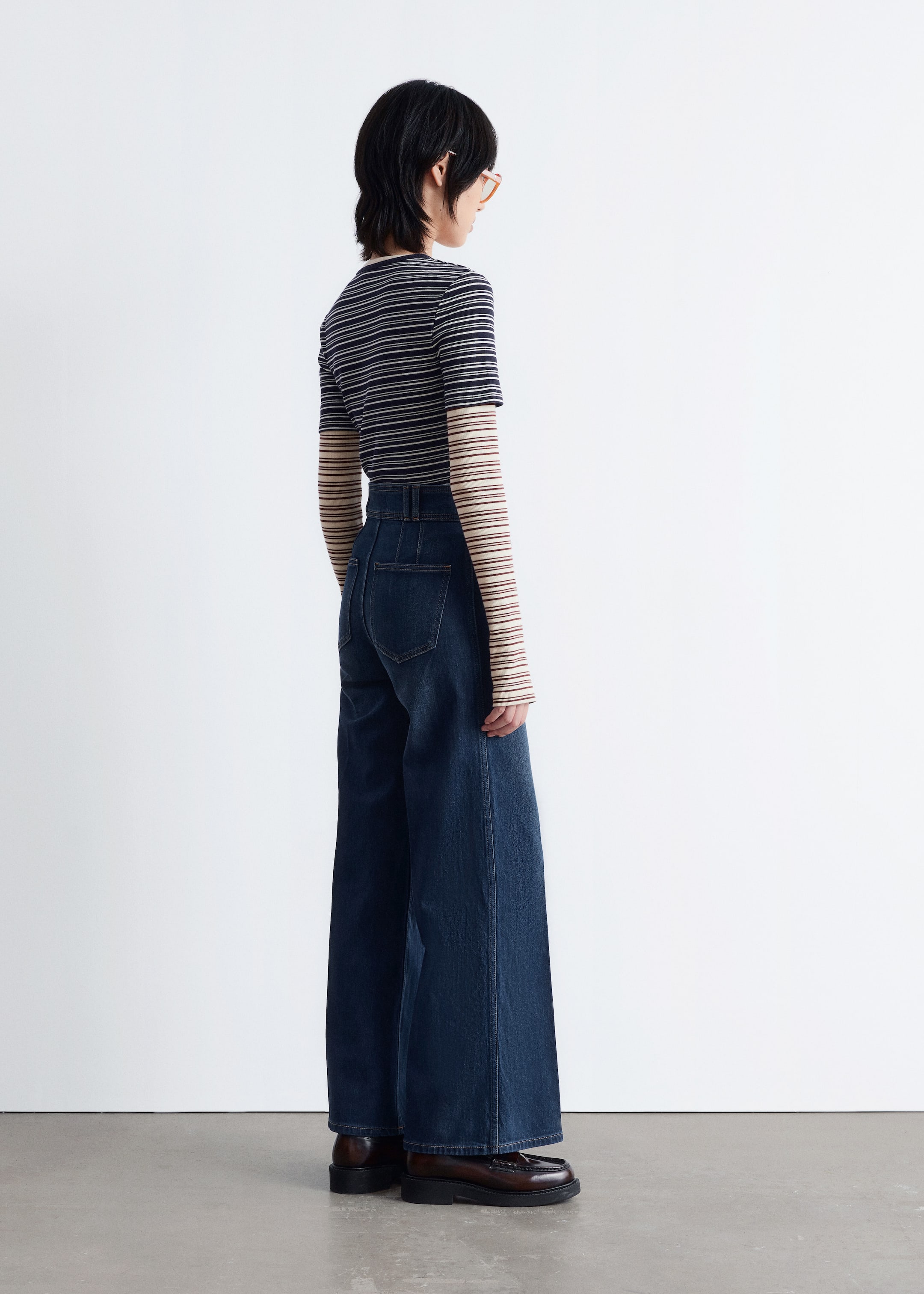 Преглед на по-голямо изображение: Press-Crease Flared Jeans - Изпрано средно синьо - ЖЕНИ | H&M BG 4