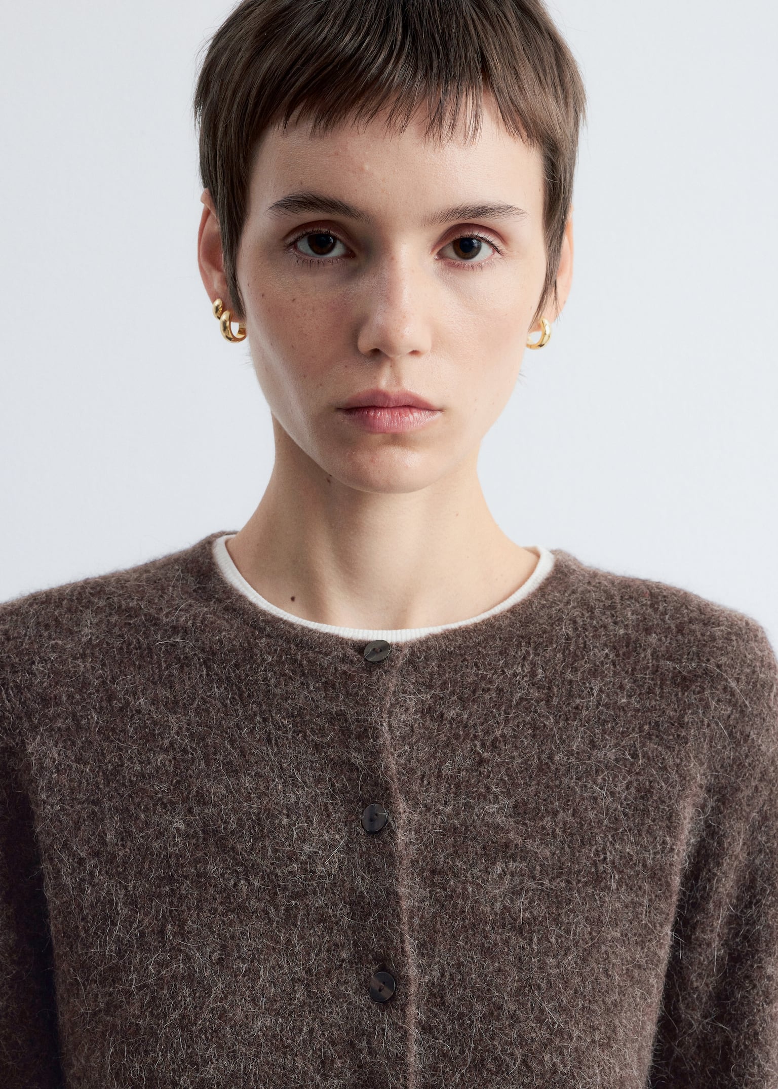 Strickjacke aus Alpaka-Mix - Taupe/Braun/Graubraun/Grau/Weinrot meliert/Hellrosa/Weiß - 6