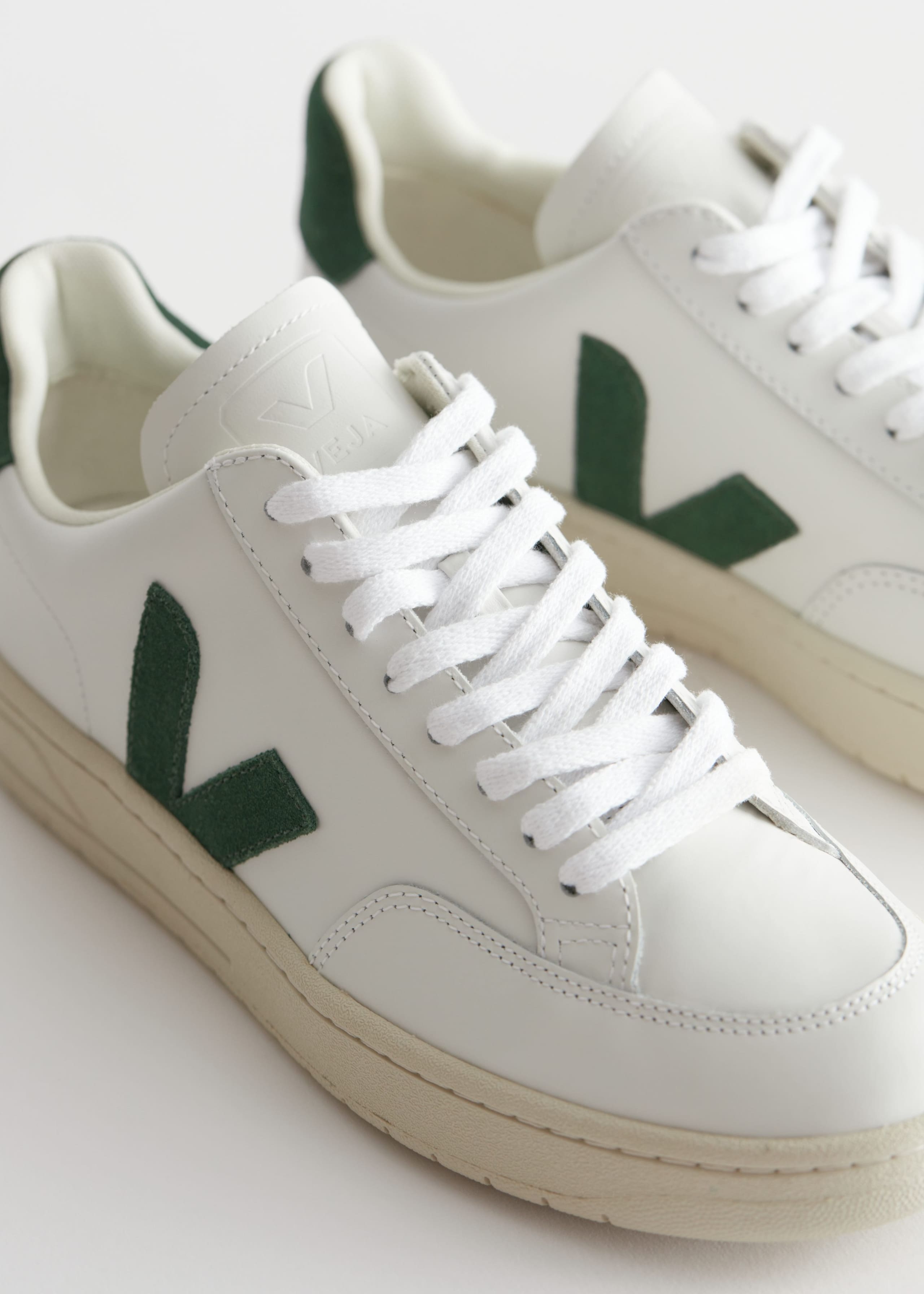 Veja V-12 Sneakers - {{variantName}} - Detalle descriptivo