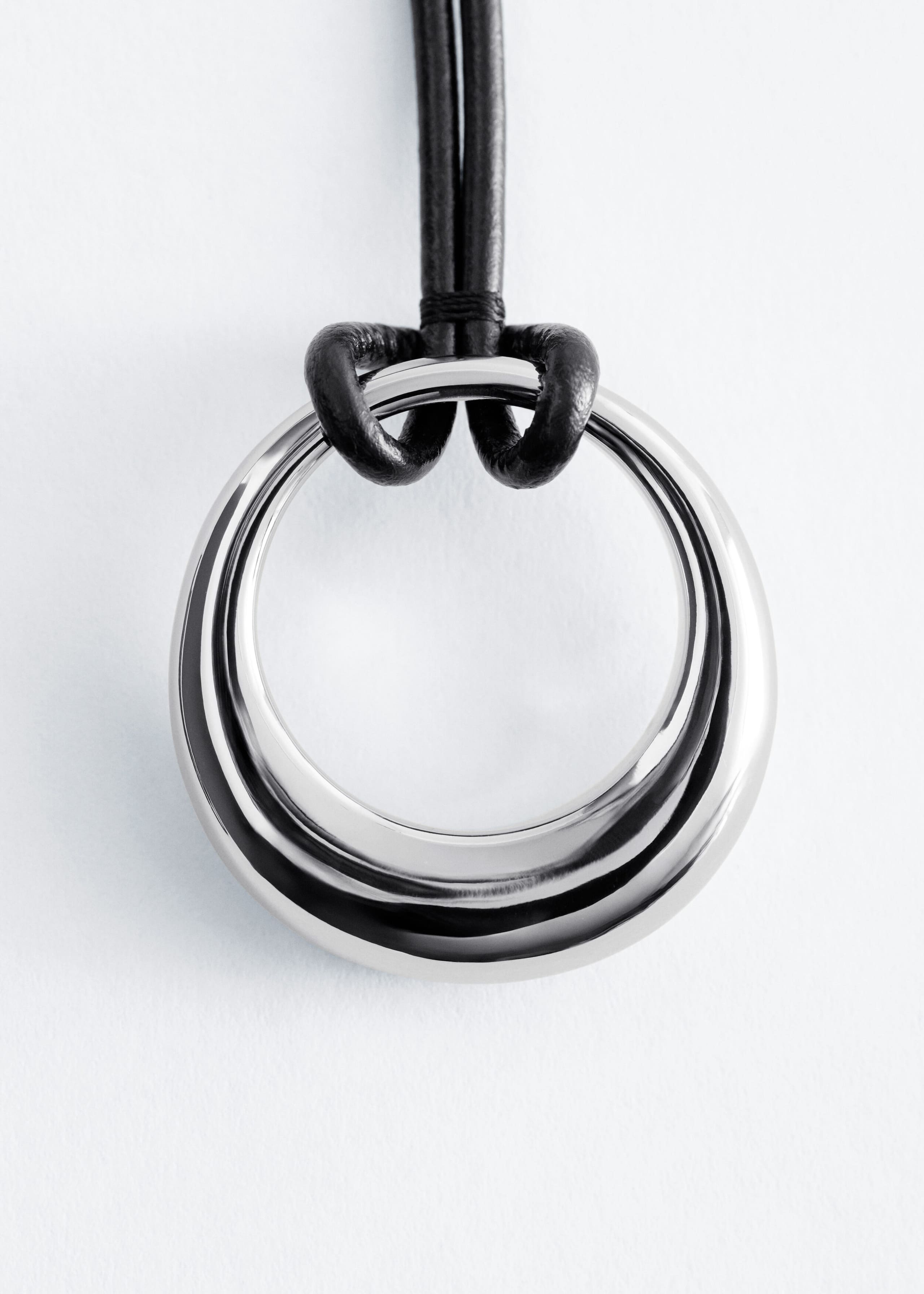 Image of Collar de piel con anillo colgante