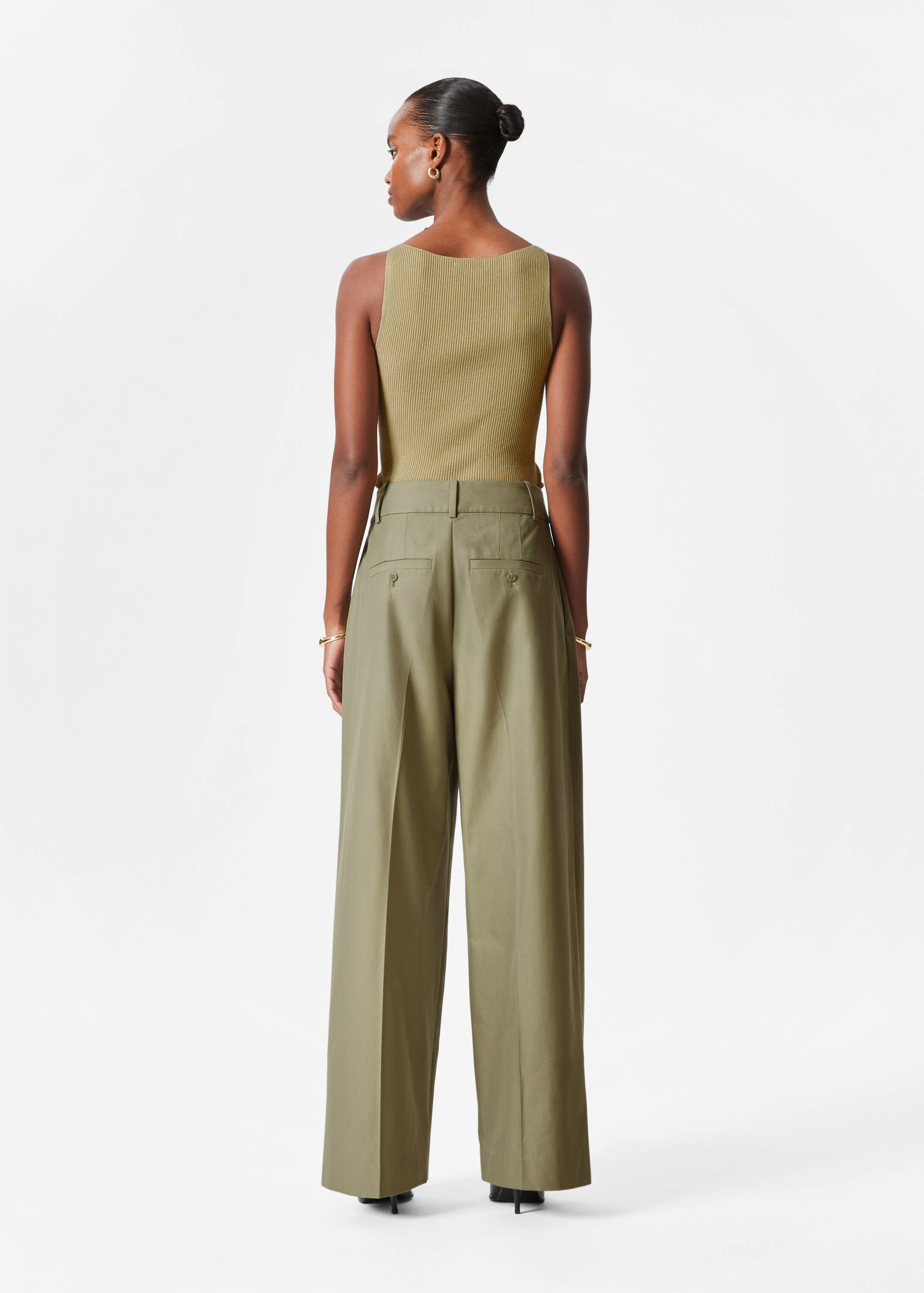 Zobrazit větší obrázek: Plisované kalhoty - Khaki zelená - ŽENY | H&M CZ 3