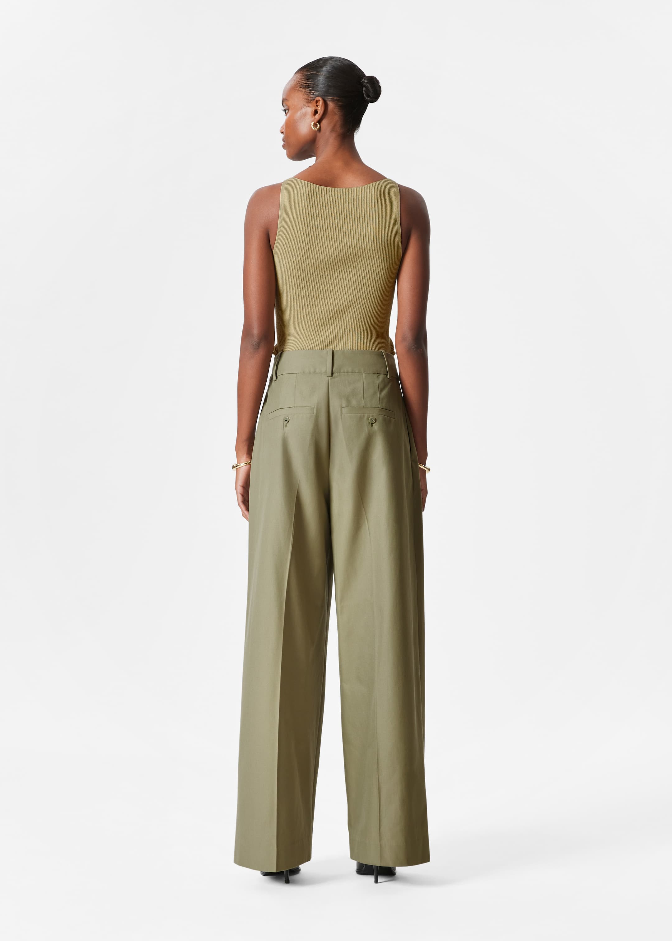 Größeres Bild ansehen: Hose mit Falten - Khaki - Ladies | H&M DE 4