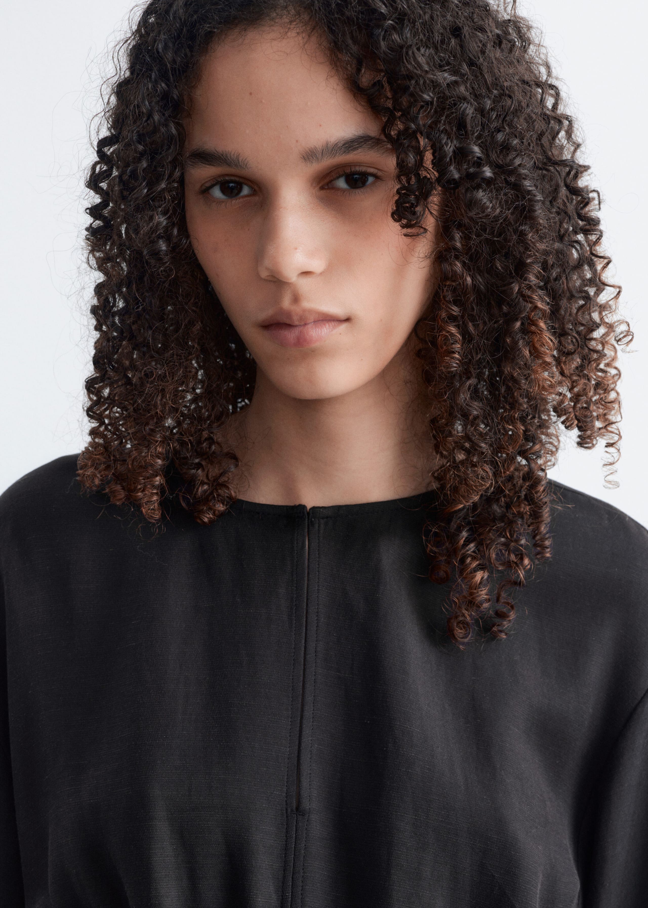 Lniana bluzka z marszczeniem w talii – Czarny – Lookbook