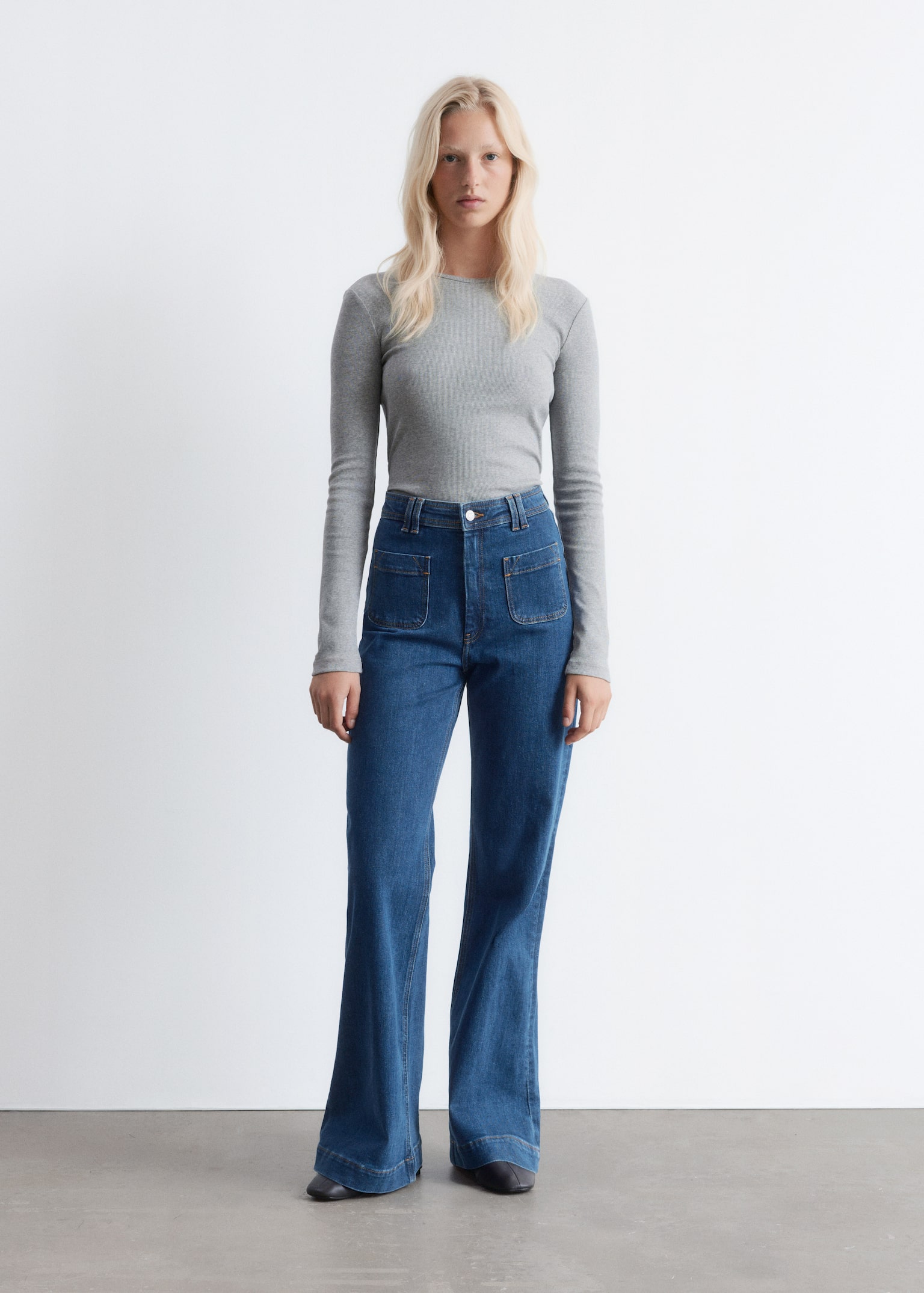 High-Waist Flared Jeans - Blue/Mid Wash - 1